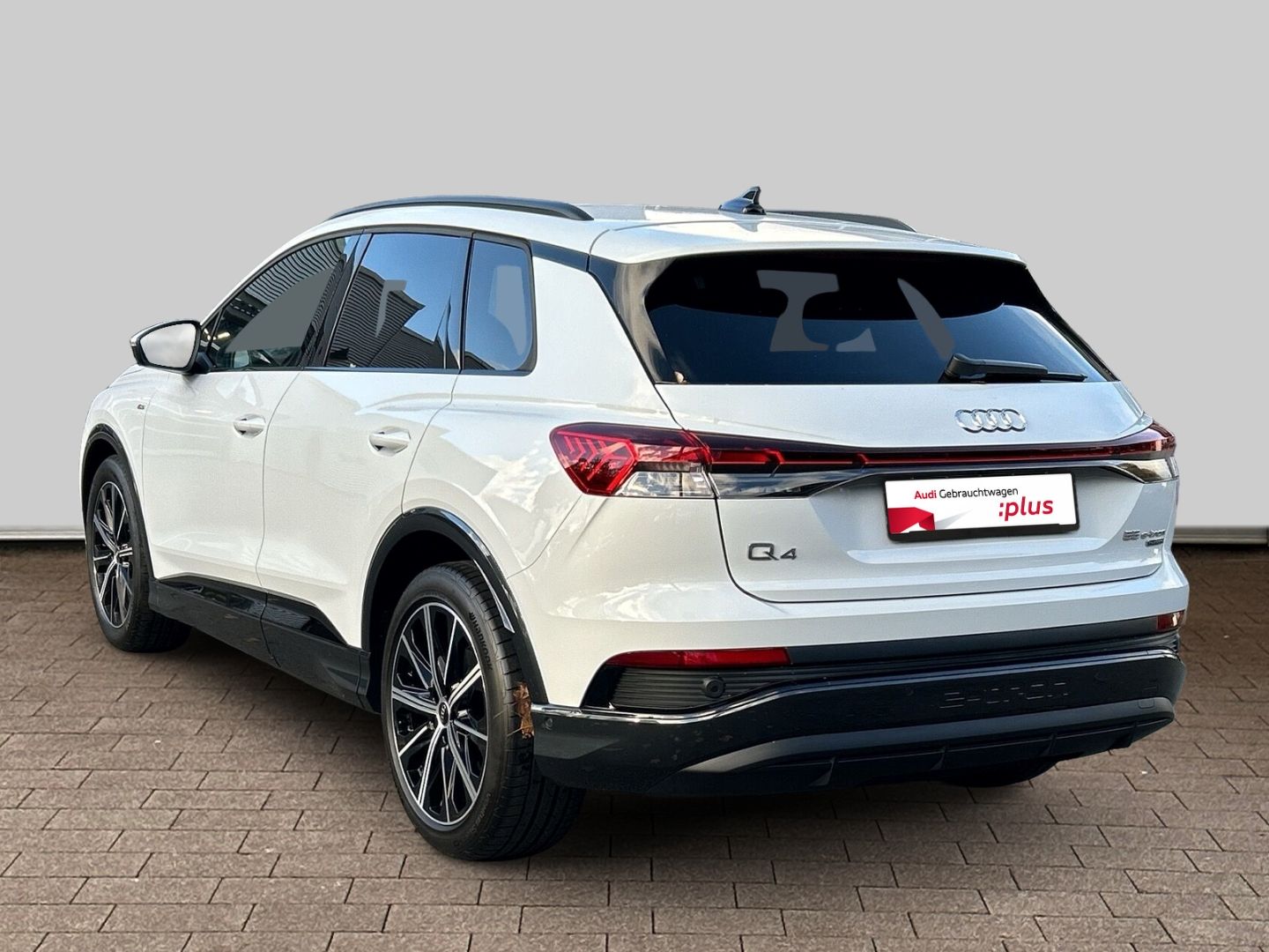 Fahrzeugabbildung Audi Q4 e-tron 55 quattro Sportpaket+HUD+AHK+PANO+NAV
