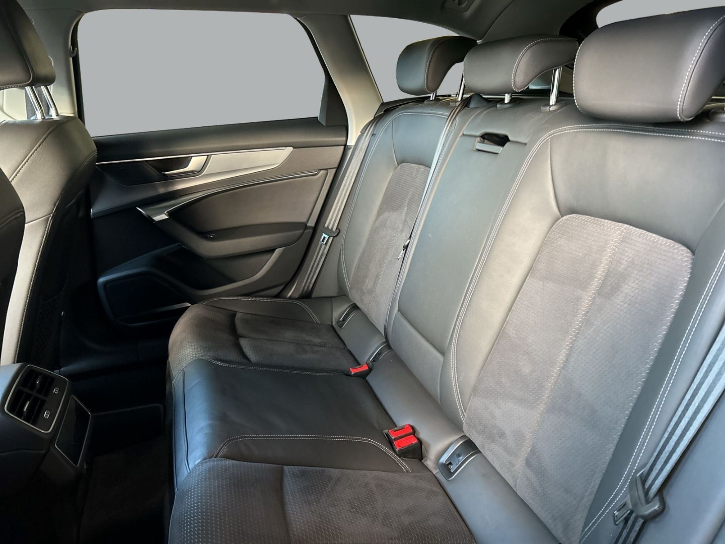 Fahrzeugabbildung Audi S6 Avant 3.0 TDI AHK+NAVI+B&O+KAMERA+MATRIX-LED