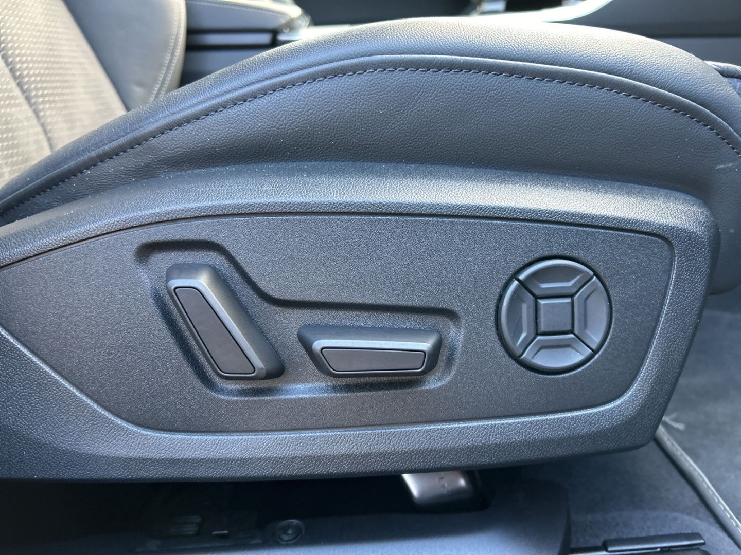 Fahrzeugabbildung Audi S6 Avant 3.0 TDI AHK+NAVI+B&O+KAMERA+MATRIX-LED