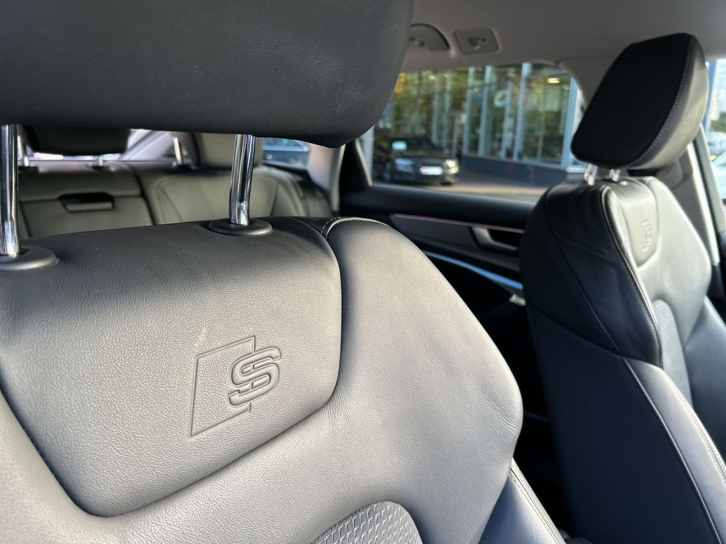 Fahrzeugabbildung Audi S6 Avant 3.0 TDI AHK+NAVI+B&O+KAMERA+MATRIX-LED