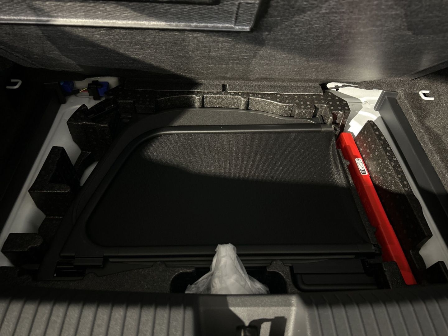Fahrzeug 14 Fahrzeugabbildung Volkswagen T-Roc Cabriolet R-Line 1.5 TSI DSG Matrix Lenkra