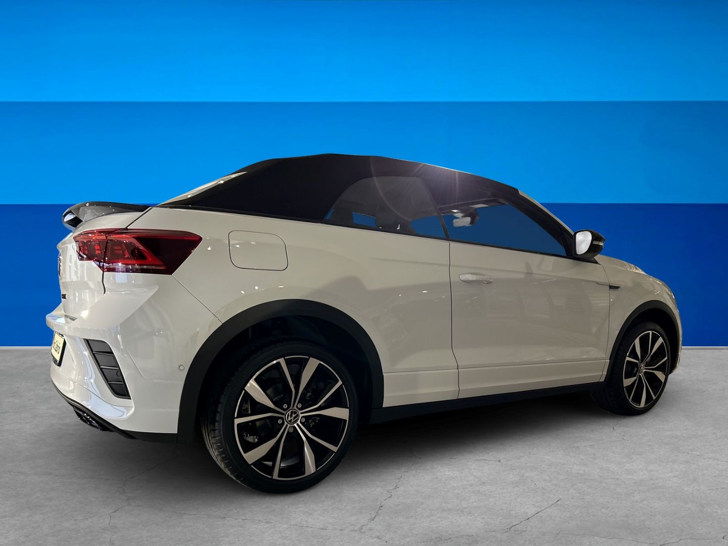 Fahrzeug 5 Fahrzeugabbildung Volkswagen T-Roc Cabriolet R-Line 1.5 TSI DSG Matrix Lenkra