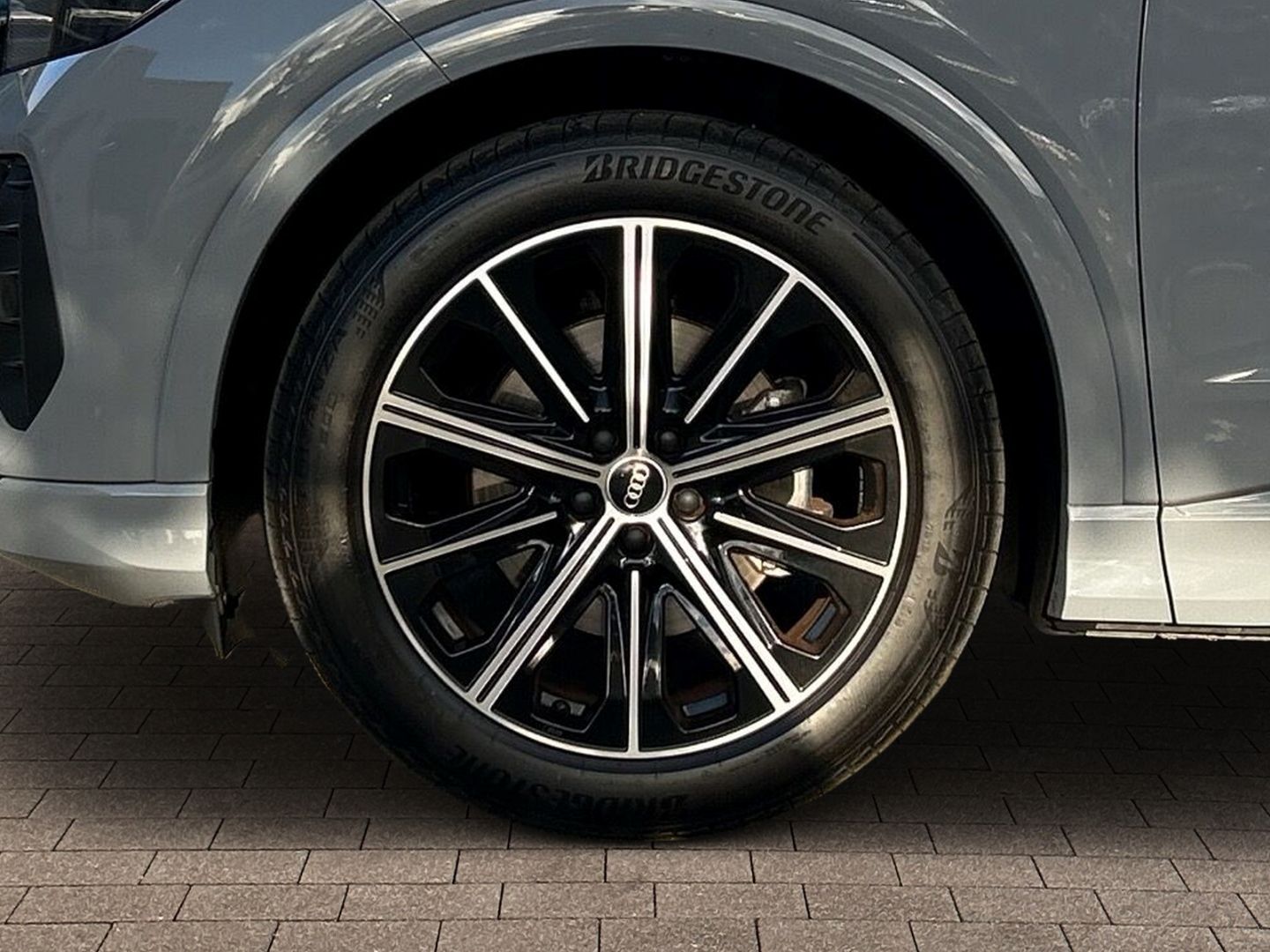 Fahrzeug 21 Fahrzeugabbildung Audi Q4 e-tron 35 Sportback LED+OPTIKPAKET+PDC+NAVI+D