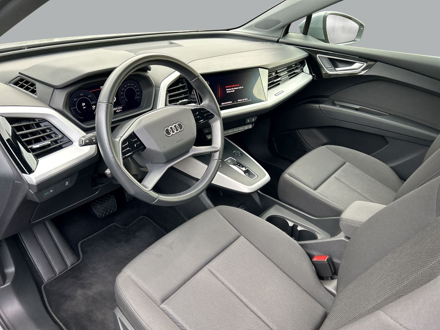 Fahrzeug 13 Fahrzeugabbildung Audi Q4 e-tron 35 LED+CARPLAY+PDC+KLIMA+SHZ