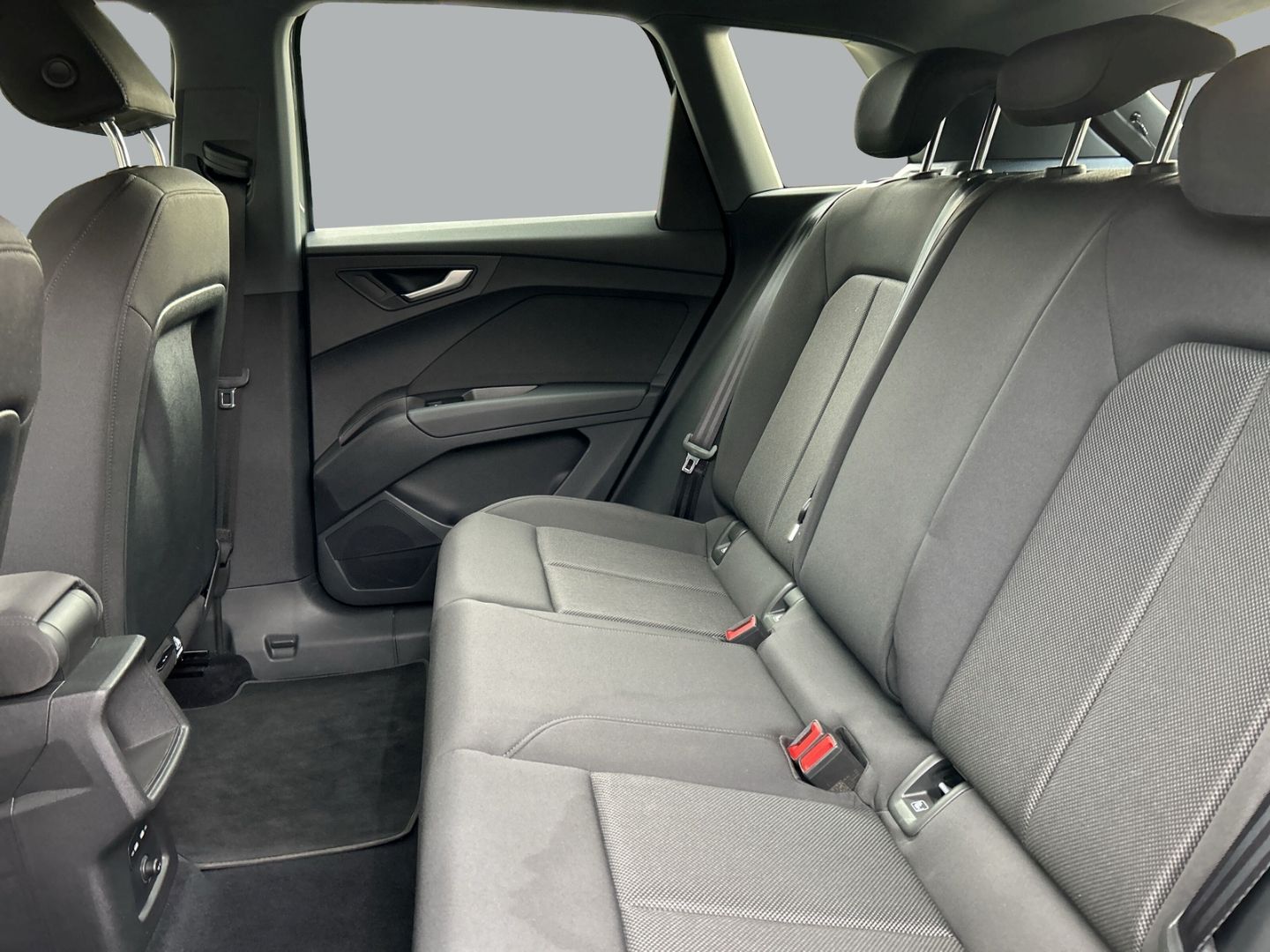 Fahrzeug 14 Fahrzeugabbildung Audi Q4 e-tron 35 LED+CARPLAY+PDC+KLIMA+SHZ