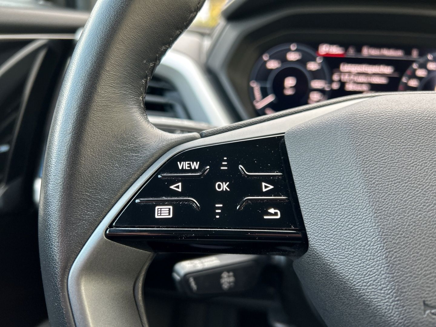 Fahrzeug 17 Fahrzeugabbildung Audi Q4 e-tron 35 LED+CARPLAY+PDC+KLIMA+SHZ