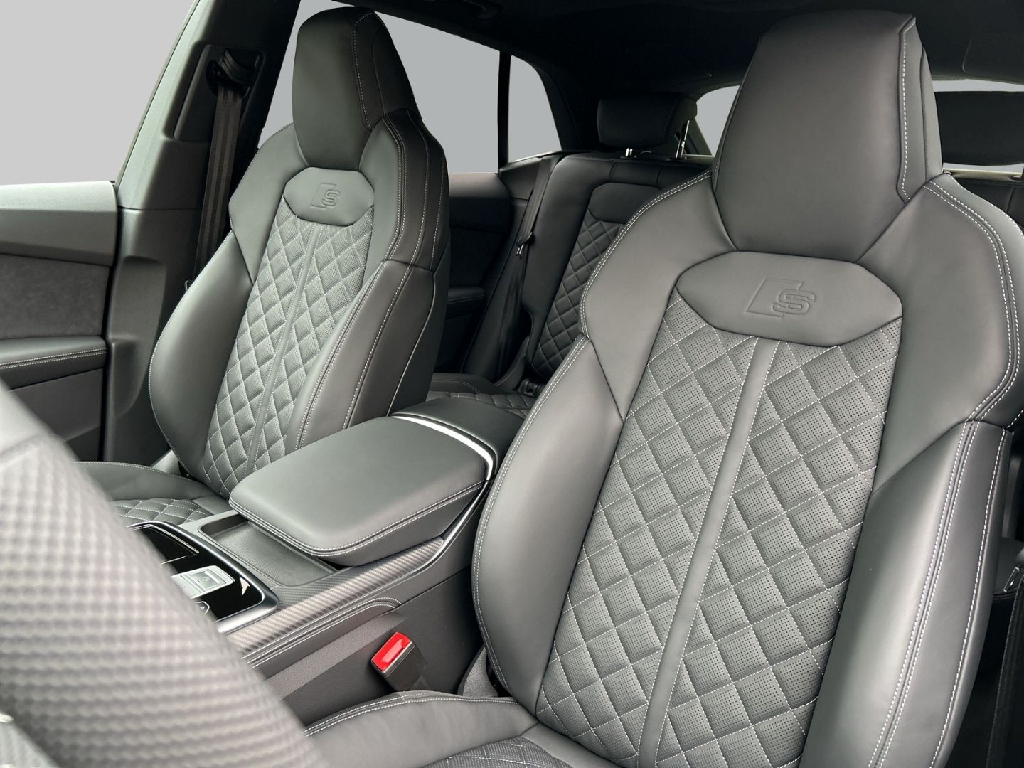 Fahrzeugabbildung Audi Q8 60 TFSI e quattro S-line+SPORTPAKET+HUD+AHK+P