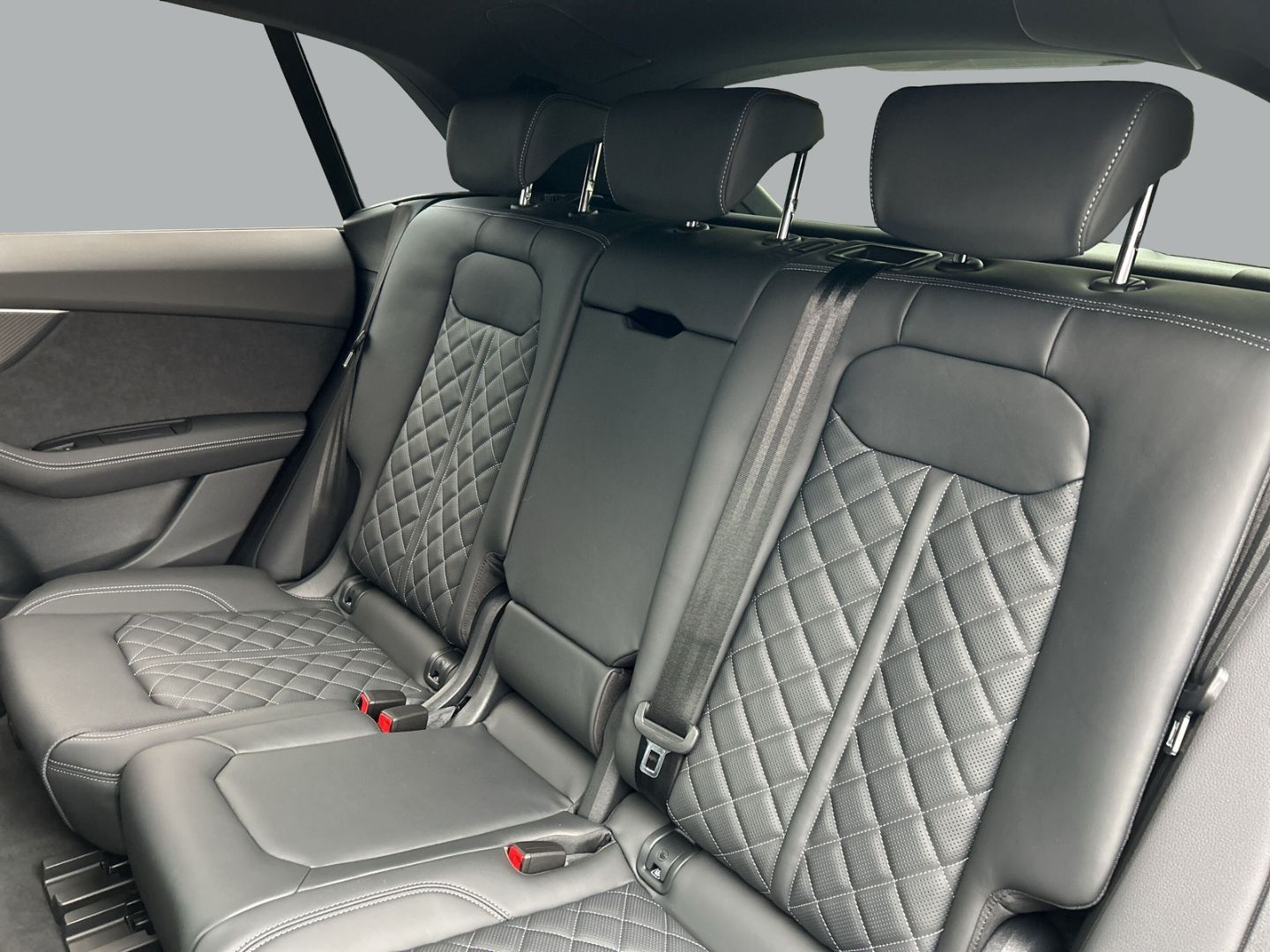 Fahrzeugabbildung Audi Q8 60 TFSI e quattro S-line+SPORTPAKET+HUD+AHK+P