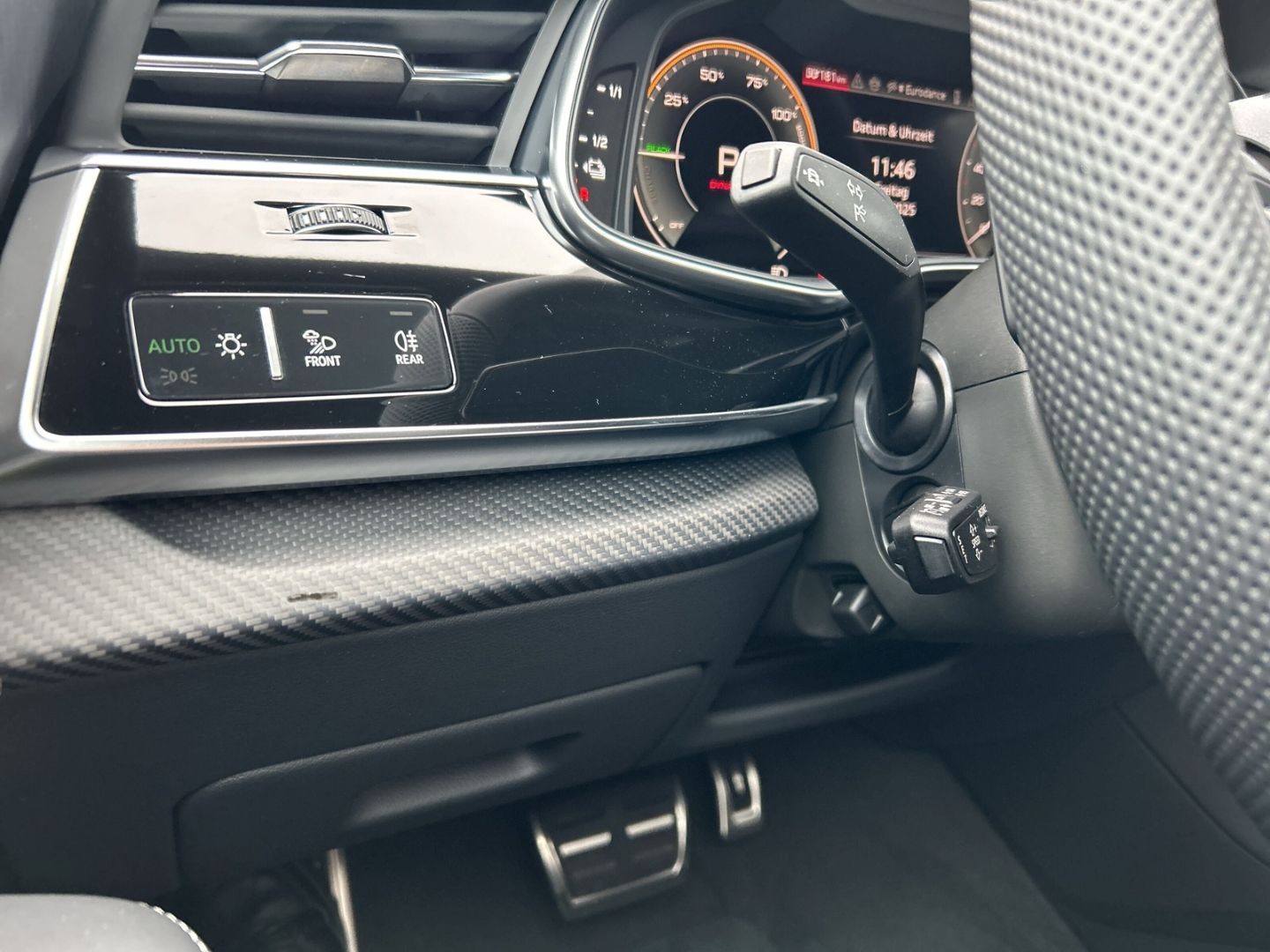 Fahrzeugabbildung Audi Q8 60 TFSI e quattro S-line+SPORTPAKET+HUD+AHK+P