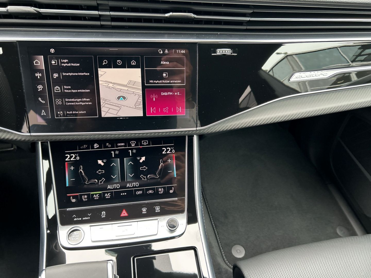 Fahrzeugabbildung Audi Q8 60 TFSI e quattro S-line+SPORTPAKET+HUD+AHK+P