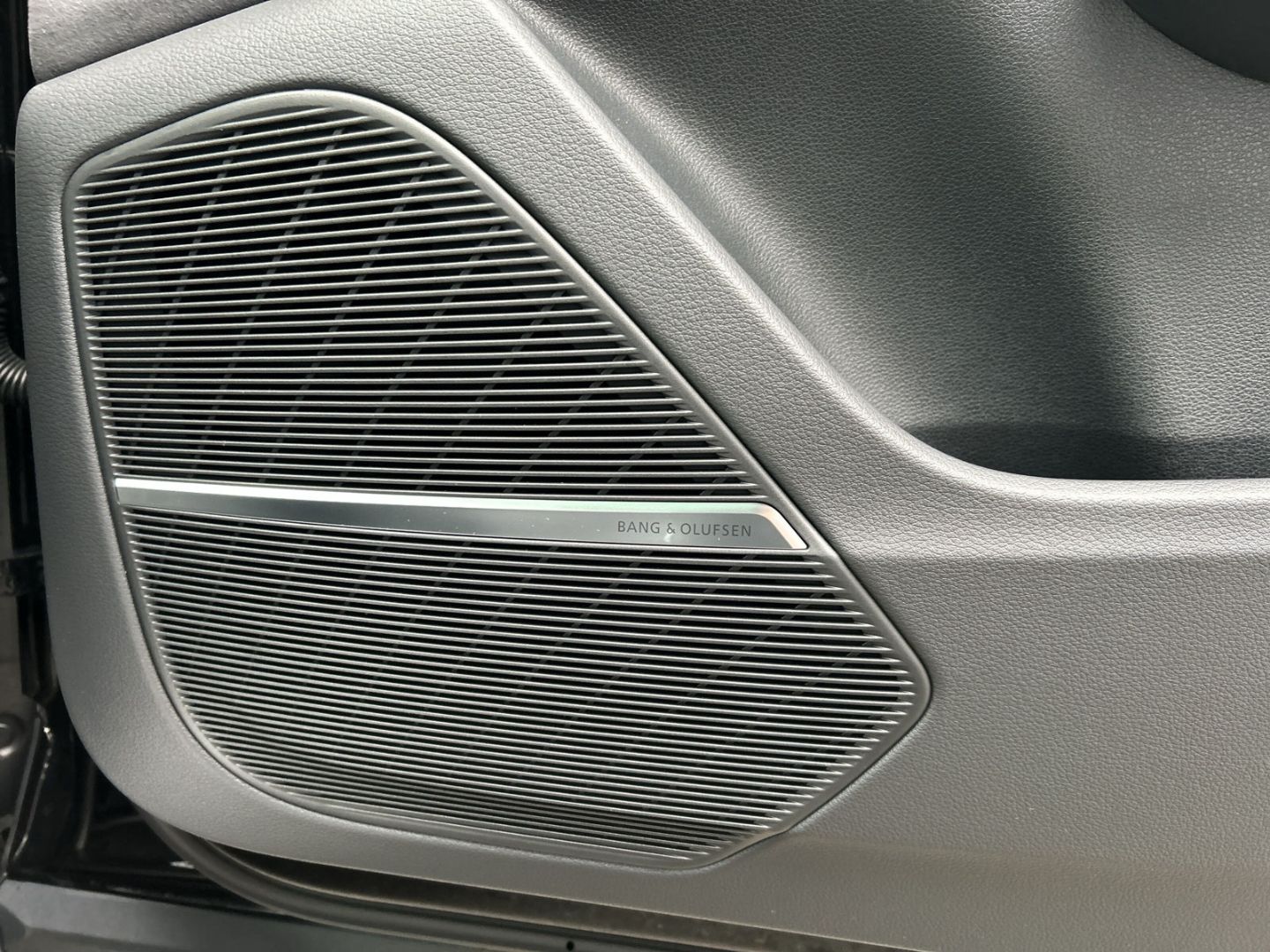 Fahrzeugabbildung Audi Q8 60 TFSI e quattro S-line+SPORTPAKET+HUD+AHK+P