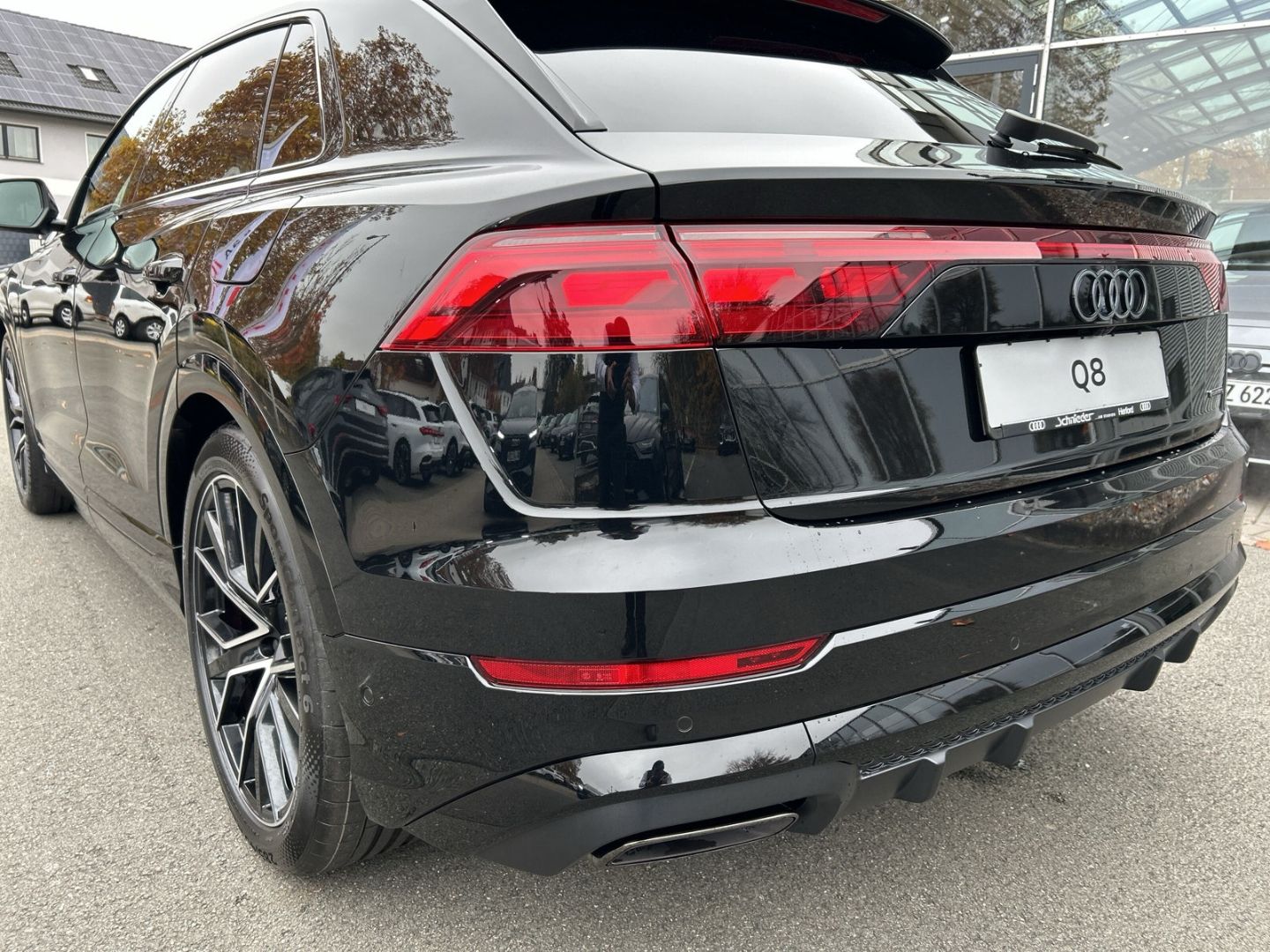 Fahrzeugabbildung Audi Q8 60 TFSI e quattro S-line+SPORTPAKET+HUD+AHK+P