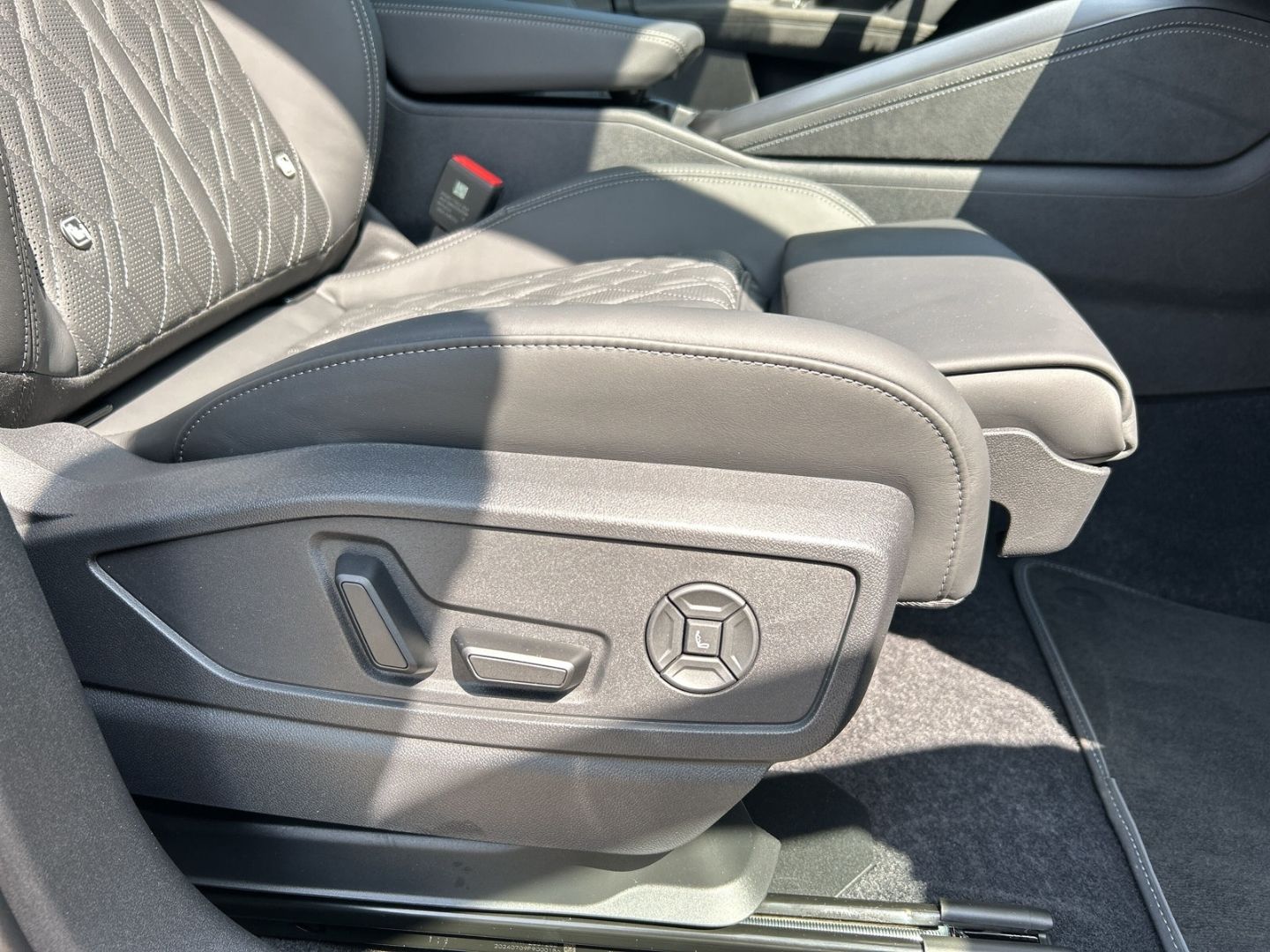 Fahrzeugabbildung Audi SQ5 TFSI LED,HUD,PANO,MASSAGE,TECHPRO,LUFTFEDER