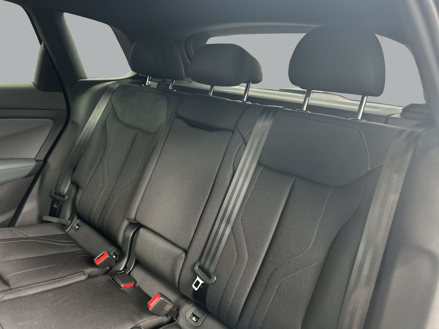 Fahrzeug 13 Fahrzeugabbildung Audi Q3 TDI S-tronic S-LINE+NAVI+LED+SPORTSITZE