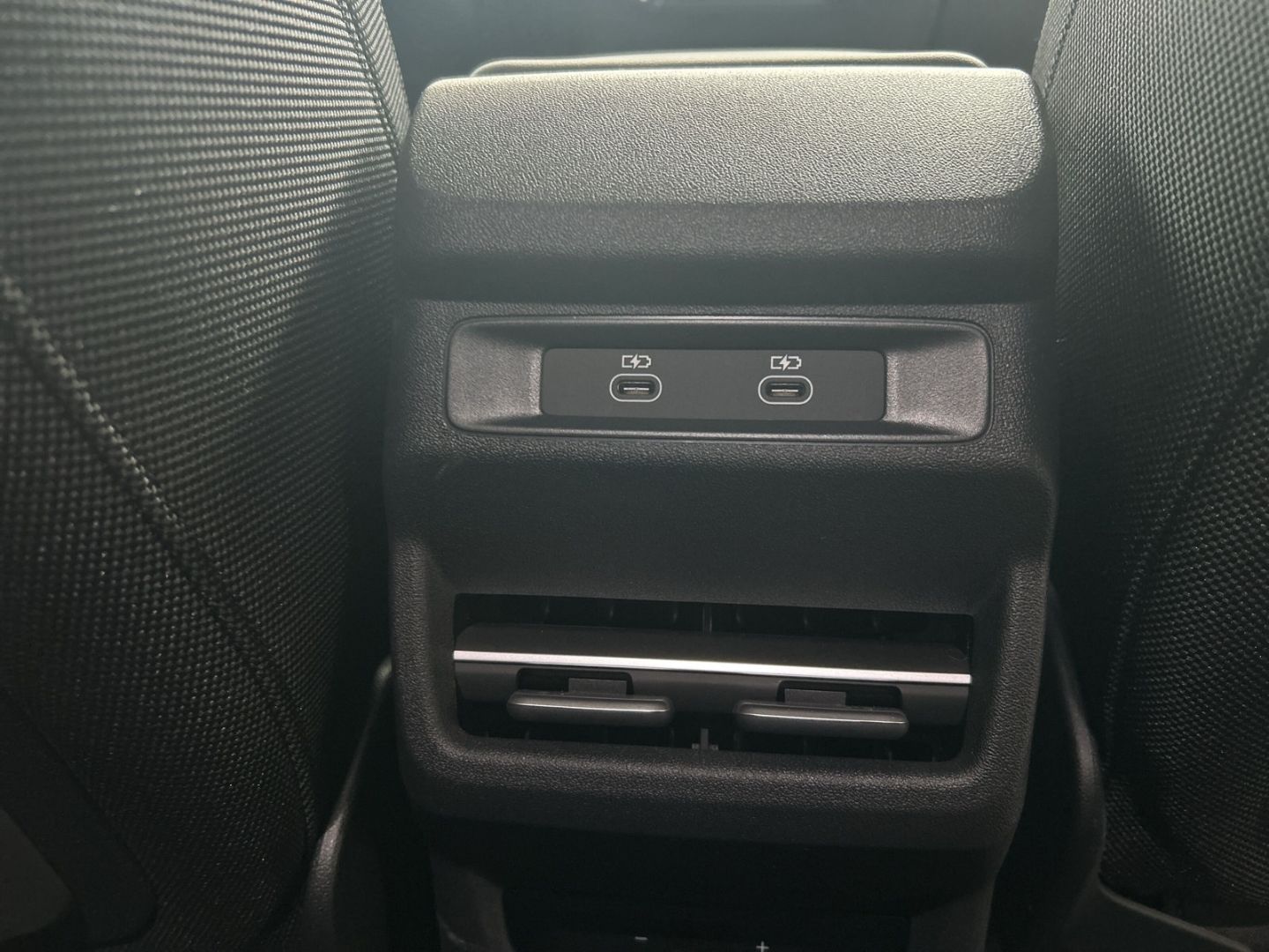 Fahrzeug 24 Fahrzeugabbildung Audi Q3 TDI S-tronic S-LINE+NAVI+LED+SPORTSITZE