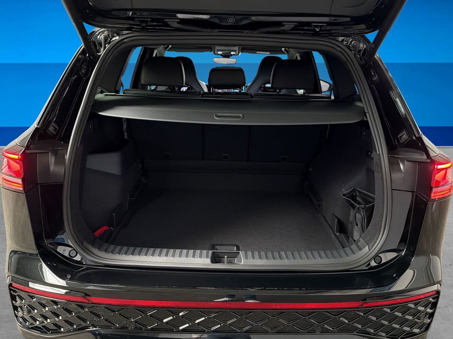 Fahrzeugabbildung Volkswagen Tayron R-Line 2,0l TDI MATRIX LAUNCH AHK BLACK S