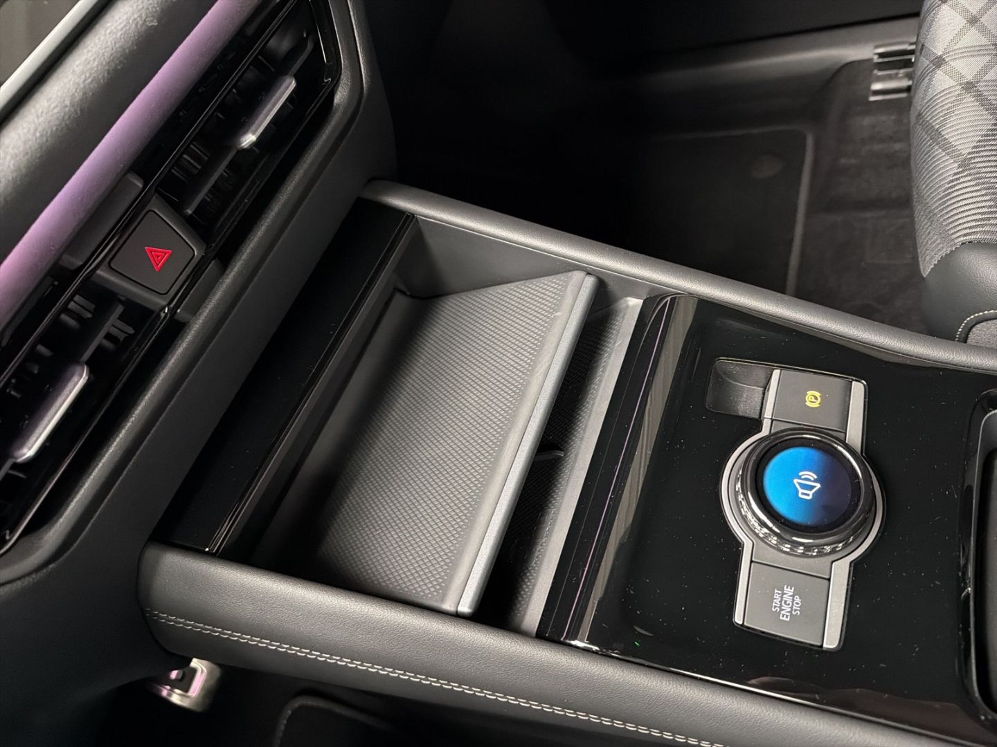 Fahrzeugabbildung Volkswagen Tayron R-Line 2,0l TDI MATRIX LAUNCH AHK BLACK S