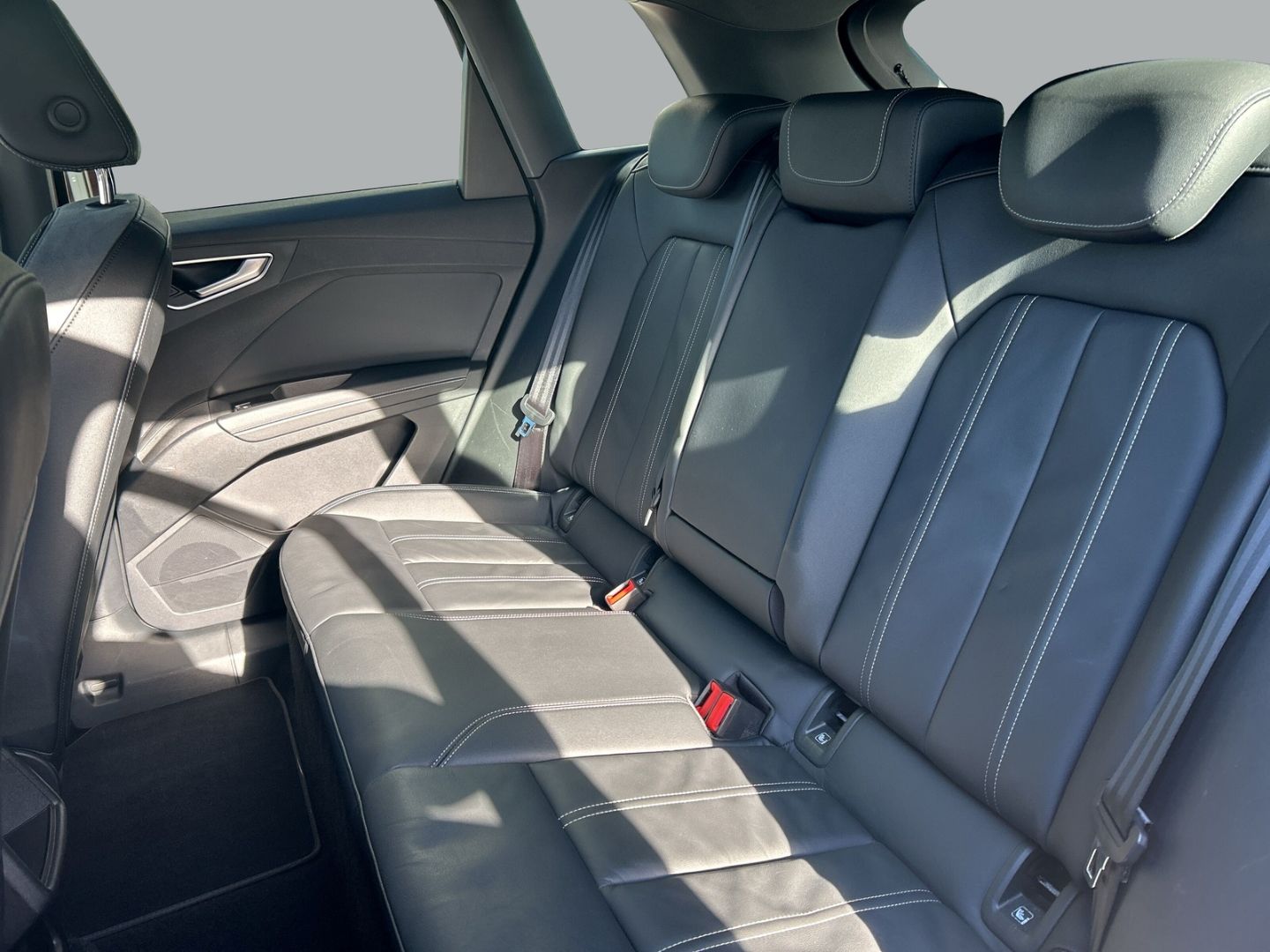 Fahrzeug 13 Fahrzeugabbildung Audi Q4 e-tron 40 NAVI LED Sportpaket El. Panodach Le