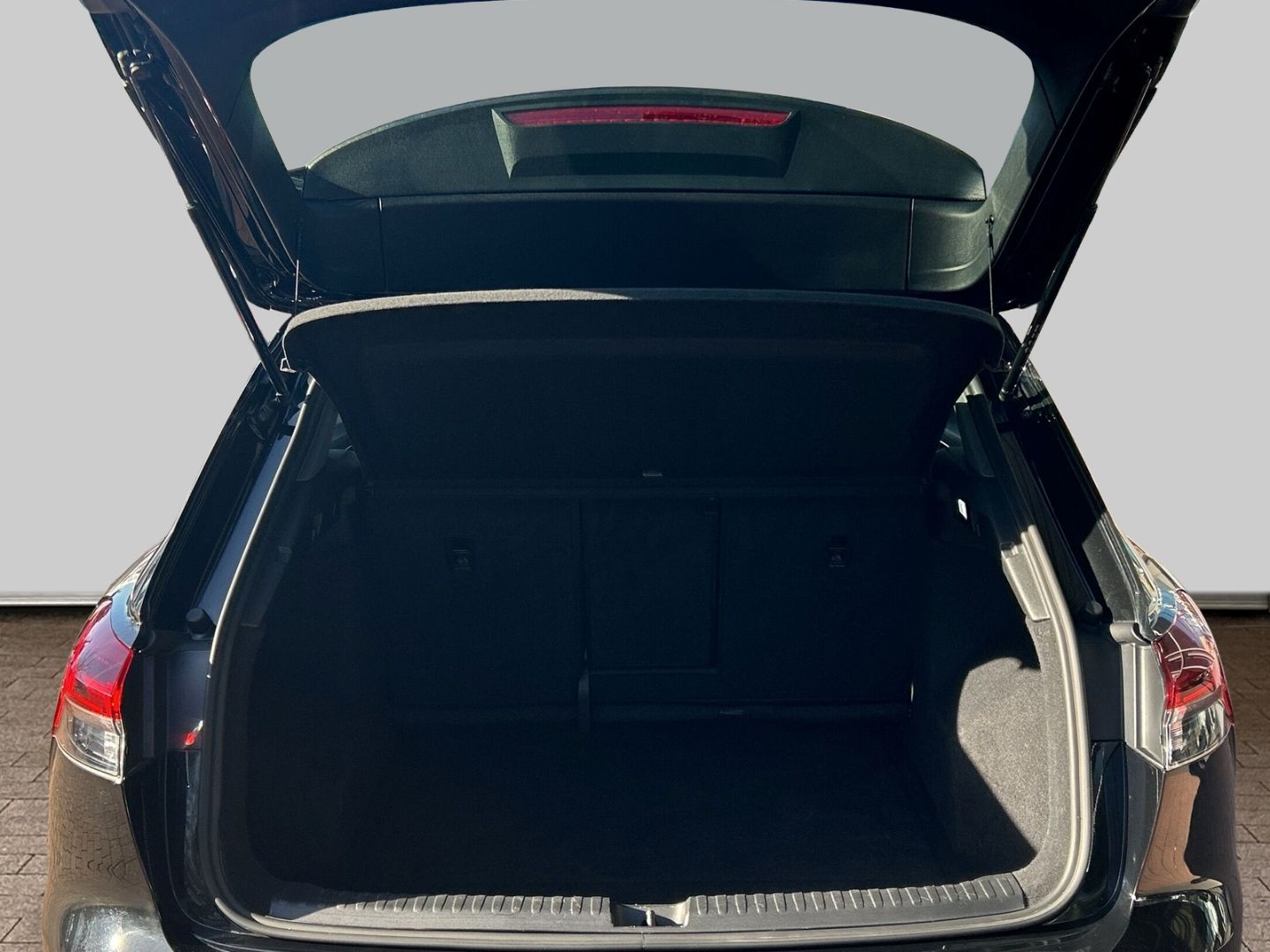 Fahrzeug 19 Fahrzeugabbildung Audi Q4 e-tron 40 NAVI LED Sportpaket El. Panodach Le