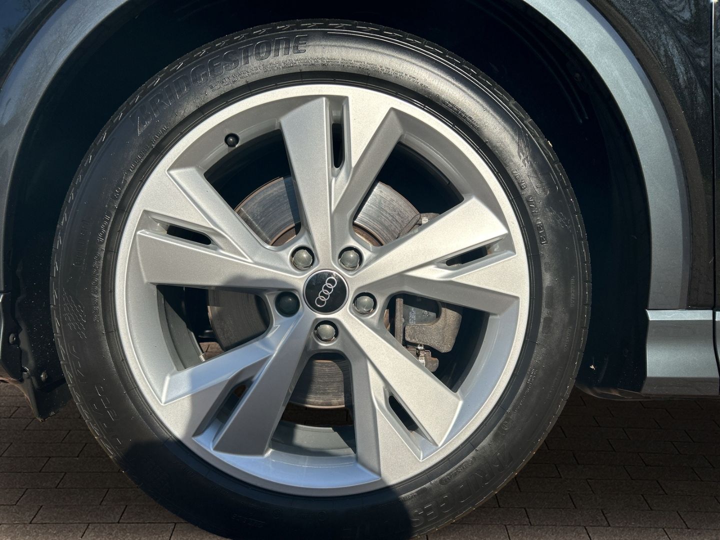 Fahrzeug 20 Fahrzeugabbildung Audi Q4 e-tron 40 NAVI LED Sportpaket El. Panodach Le