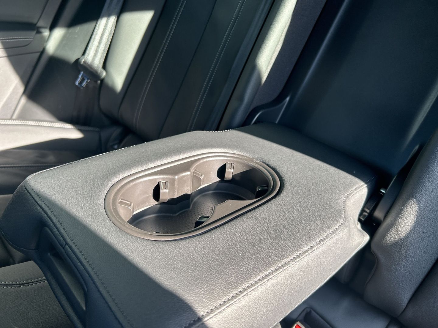 Fahrzeugabbildung Audi Q4 e-tron 40 NAVI LED Sportpaket El. Panodach Le