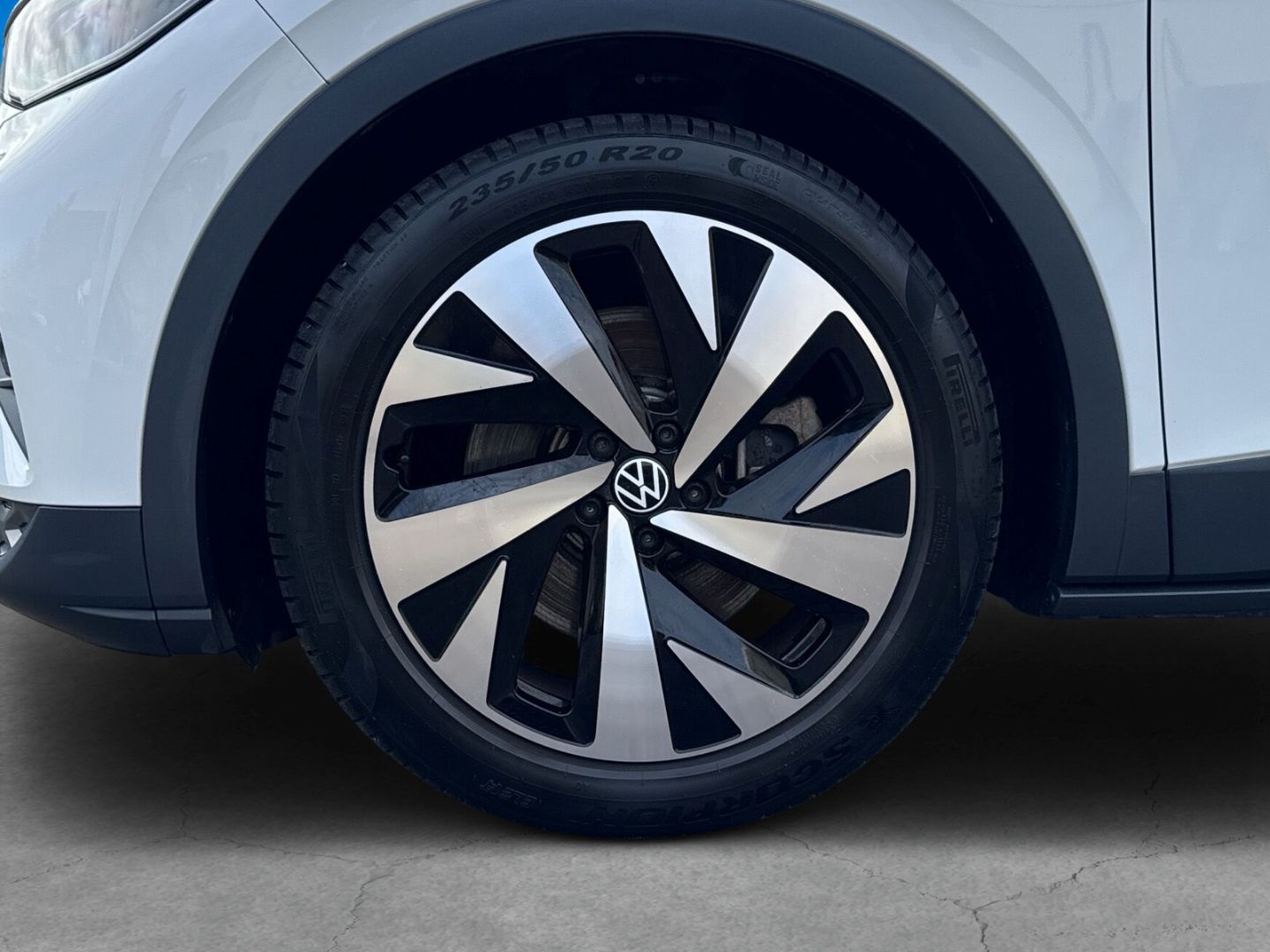 Fahrzeug 8 Fahrzeugabbildung Volkswagen ID.4 1st Pro Performance 150 kW Rear View LED