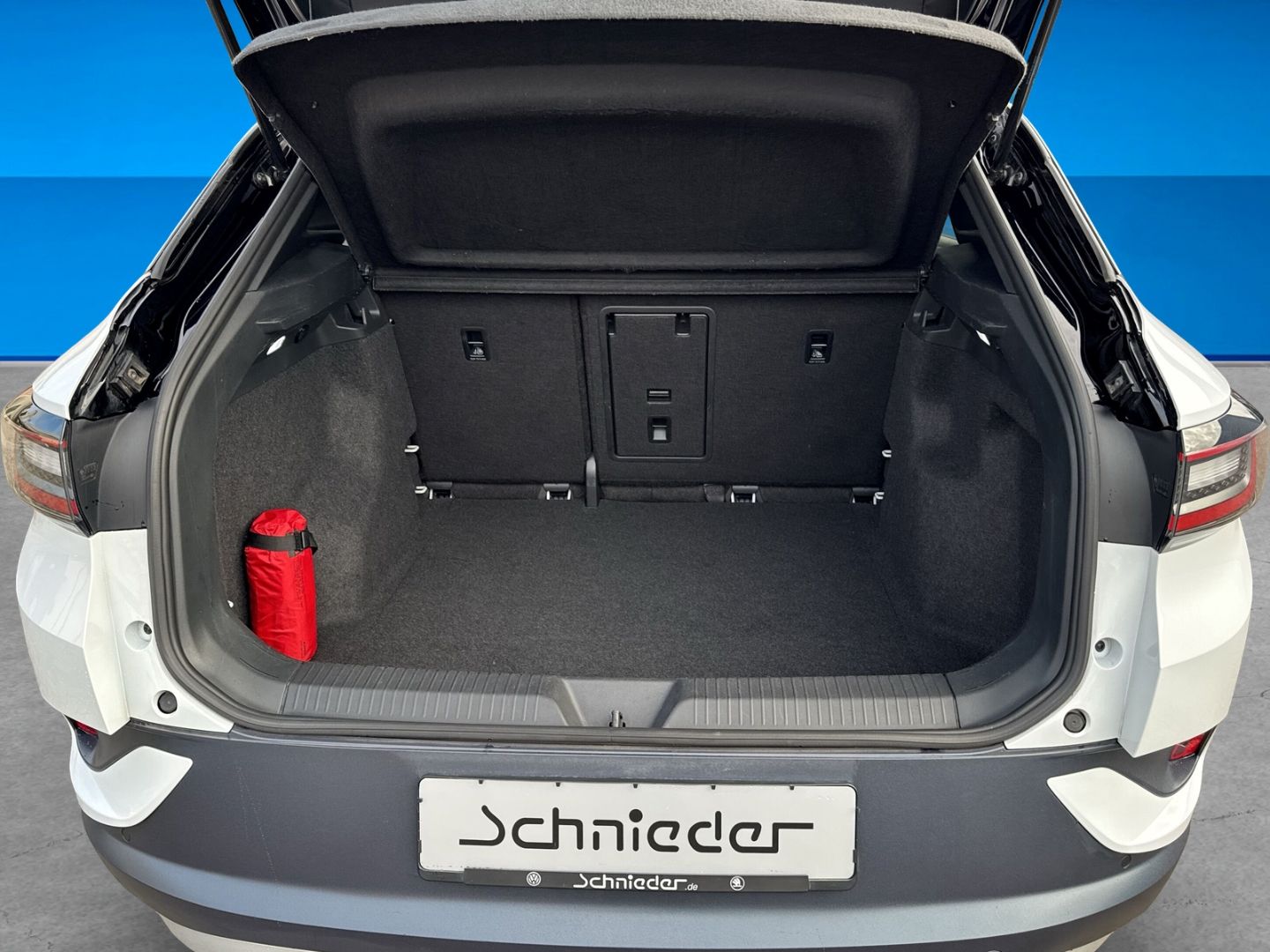Fahrzeug 9 Fahrzeugabbildung Volkswagen ID.4 1st Pro Performance 150 kW Rear View LED