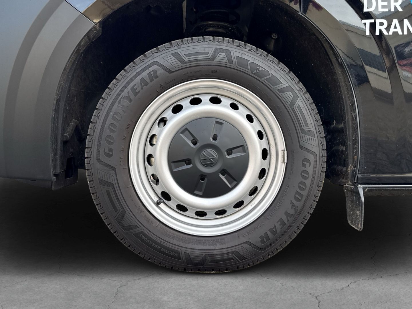 Fahrzeugabbildung Volkswagen T7 Kombi e-Kombi 9 Sitzer Navi Klima