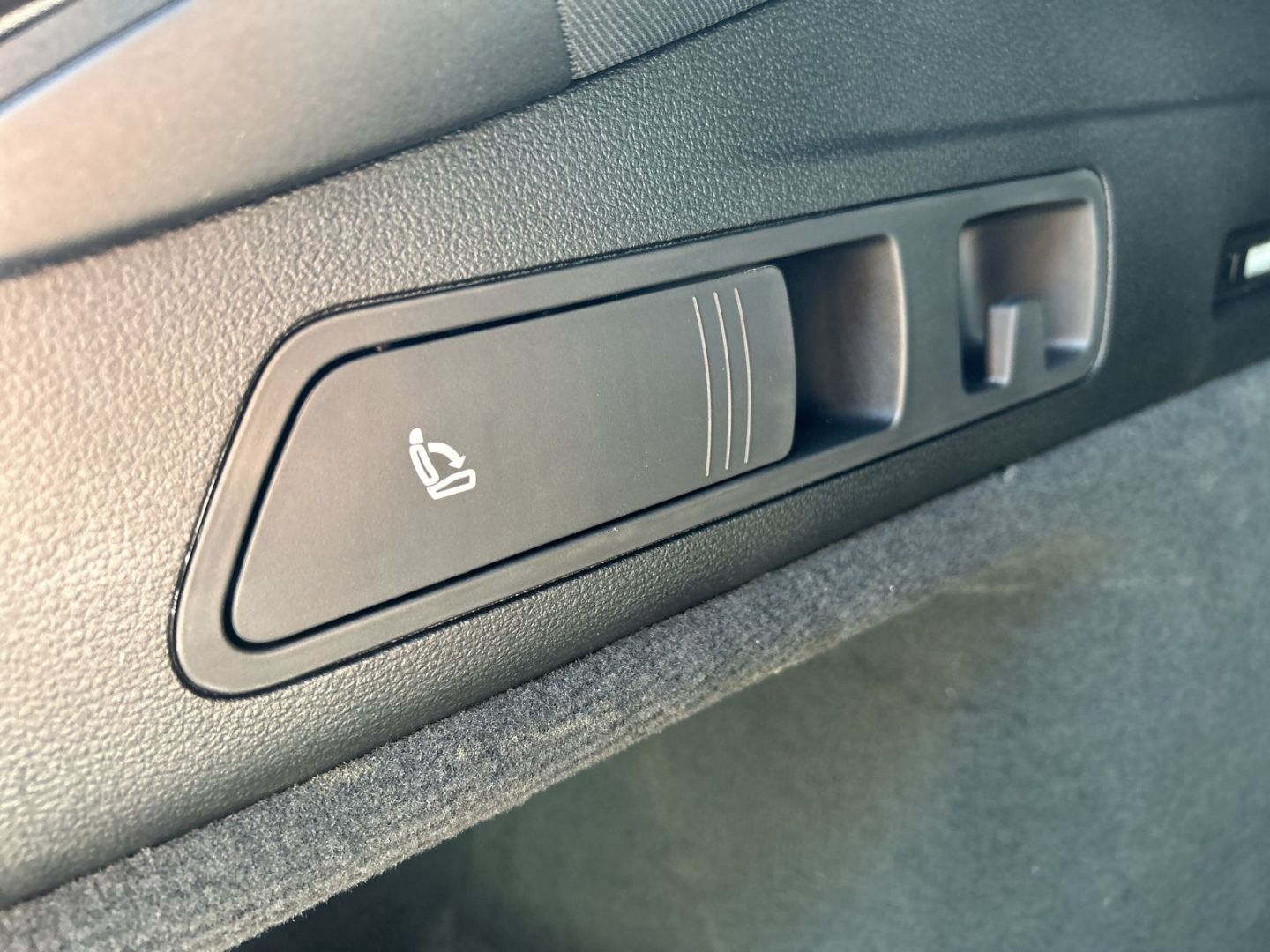 Fahrzeug 22 Fahrzeugabbildung Audi A6 45TDI ADVANCED QUATTRO LED,AHK,KAMERA,LUFT,KA