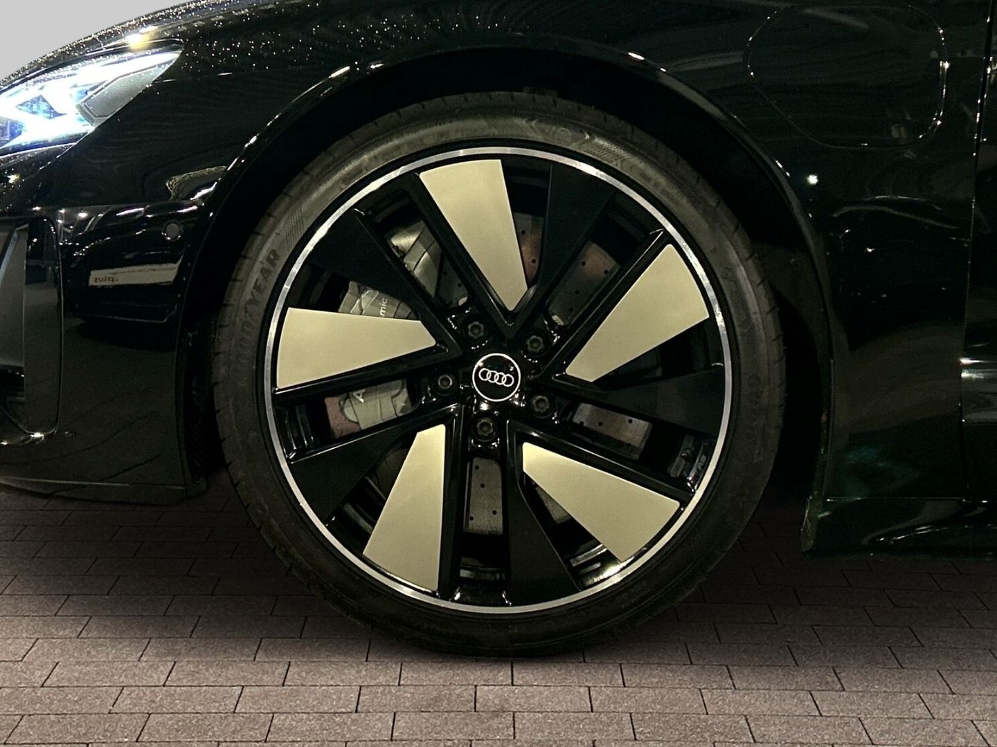 Fahrzeug 18 Fahrzeugabbildung Audi RS e-tron GT quattro MATRIX-LED+HUD+360°KAMERA+P