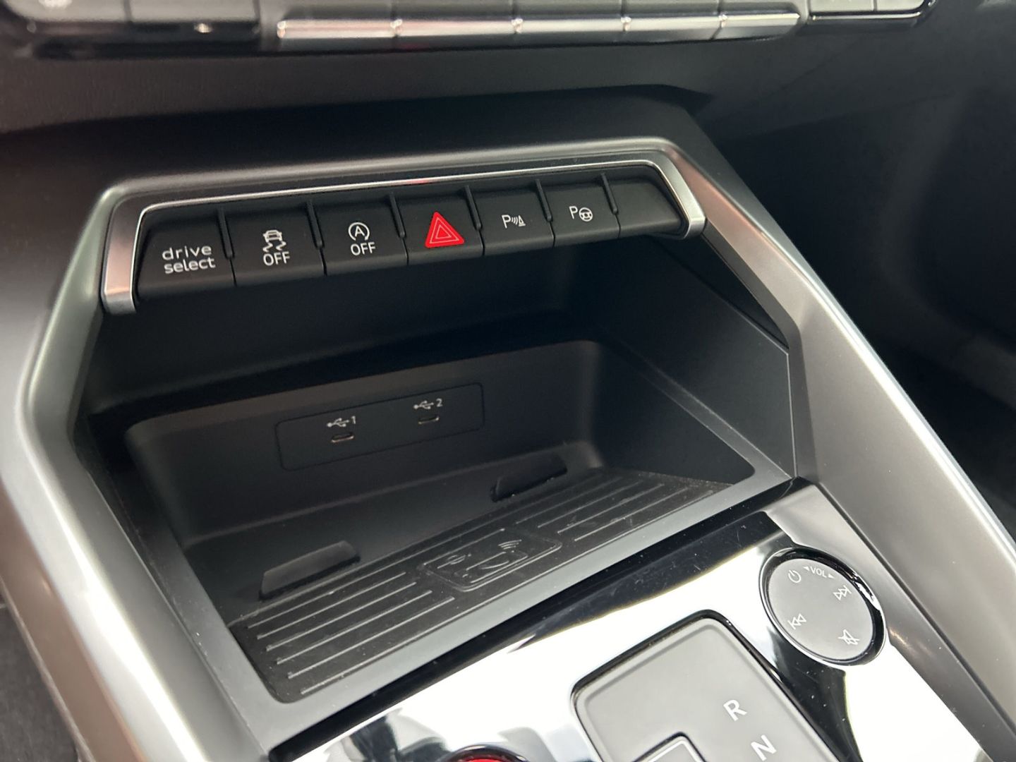 Fahrzeug 22 Fahrzeugabbildung Audi S3 Limousine 2.0 TFSI quattro Matrix-LED+B&O+KAM