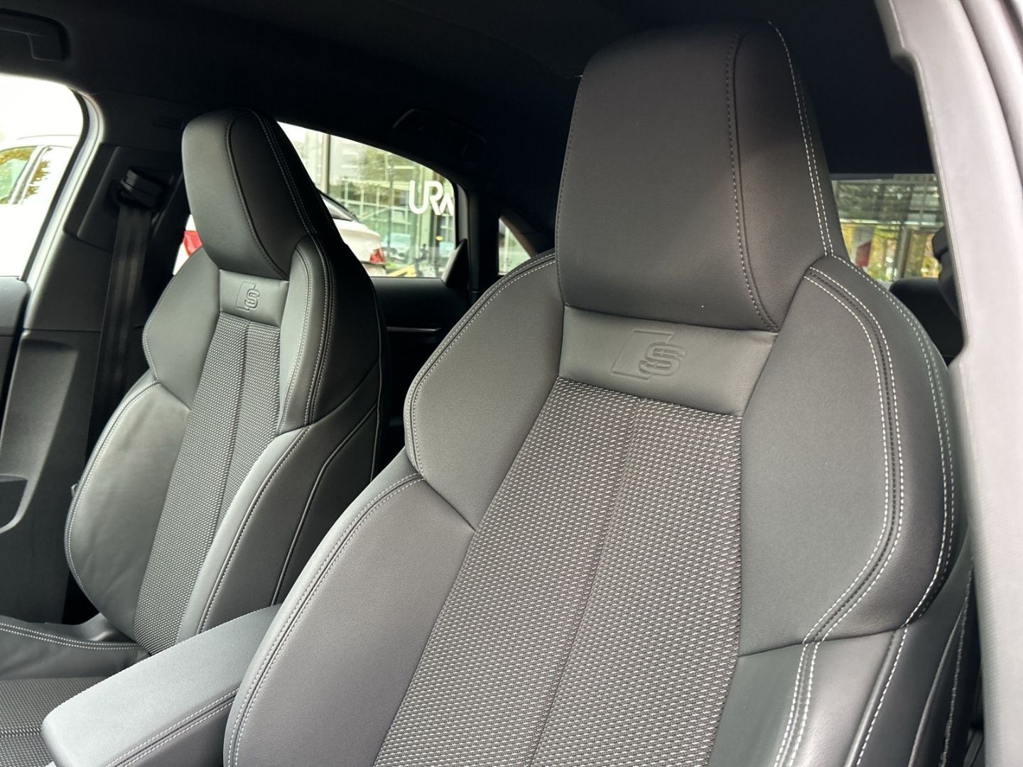 Fahrzeug 23 Fahrzeugabbildung Audi S3 Limousine 2.0 TFSI quattro Matrix-LED+B&O+KAM