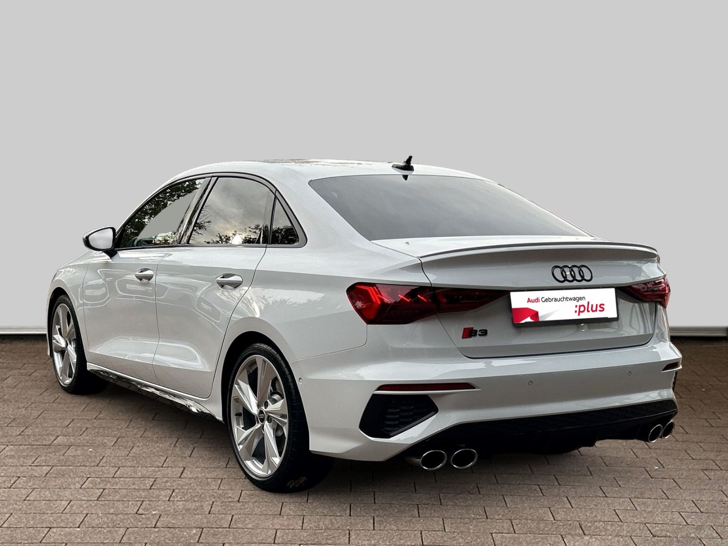 Fahrzeugabbildung Audi S3 Limousine 2.0 TFSI quattro Matrix-LED+B&O+KAM
