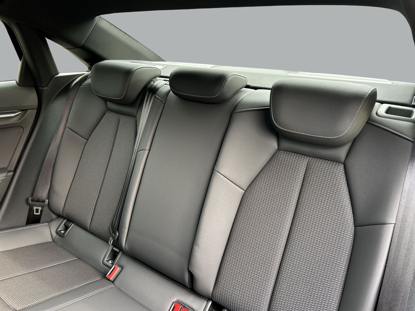 Fahrzeug 11 Fahrzeugabbildung Audi S3 Limousine 2.0 TFSI quattro Matrix-LED+B&O+KAM