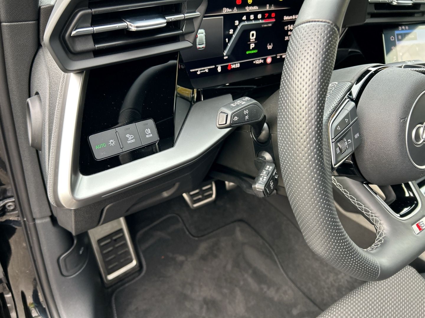 Fahrzeug 14 Fahrzeugabbildung Audi S3 Limousine 2.0 TFSI quattro Matrix-LED+B&O+KAM