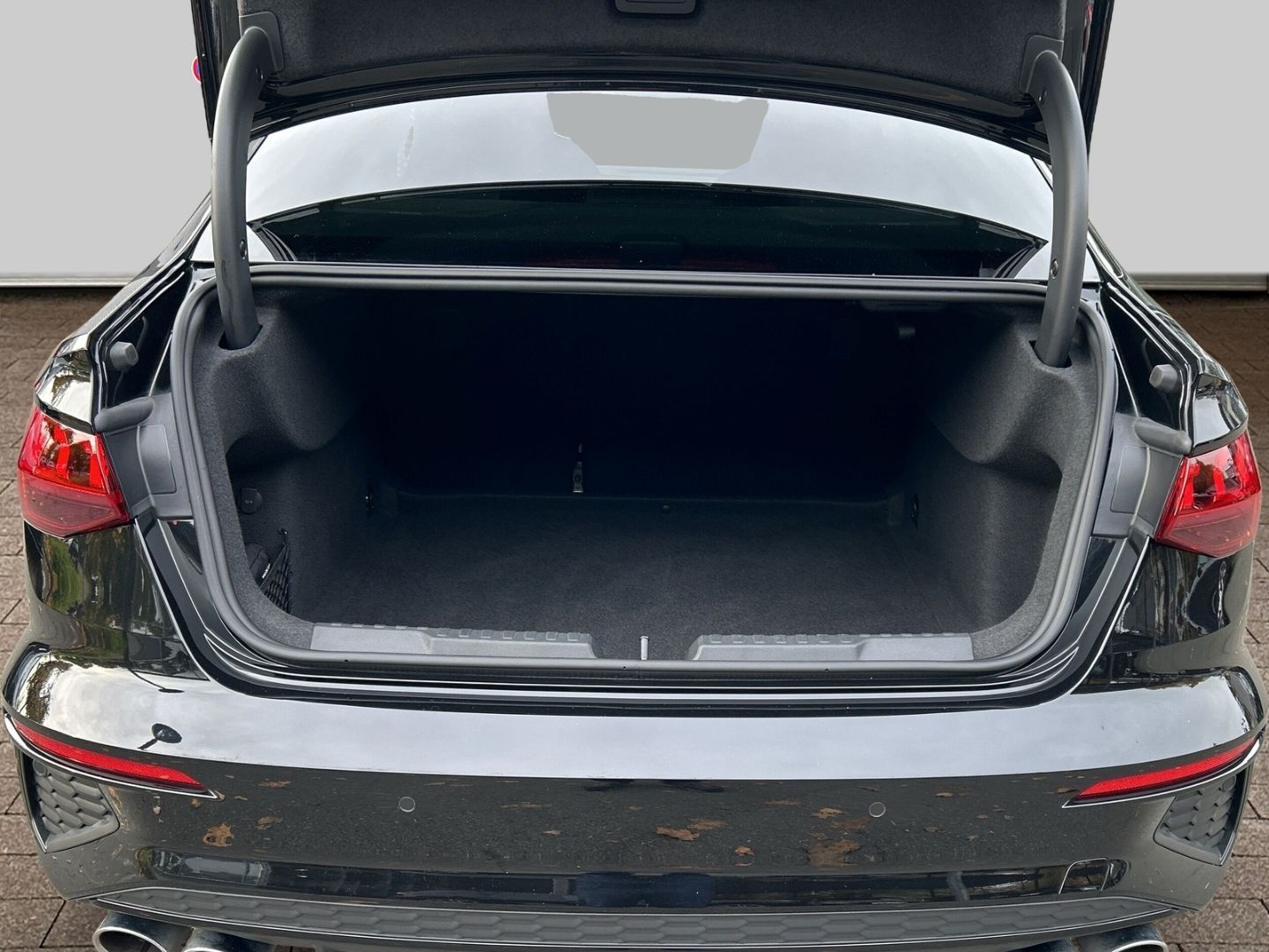 Fahrzeug 17 Fahrzeugabbildung Audi S3 Limousine 2.0 TFSI quattro Matrix-LED+B&O+KAM