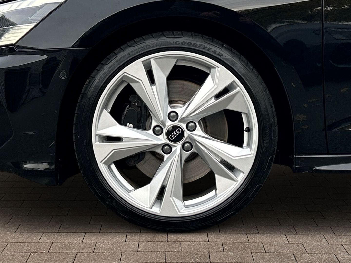 Fahrzeug 18 Fahrzeugabbildung Audi S3 Limousine 2.0 TFSI quattro Matrix-LED+B&O+KAM