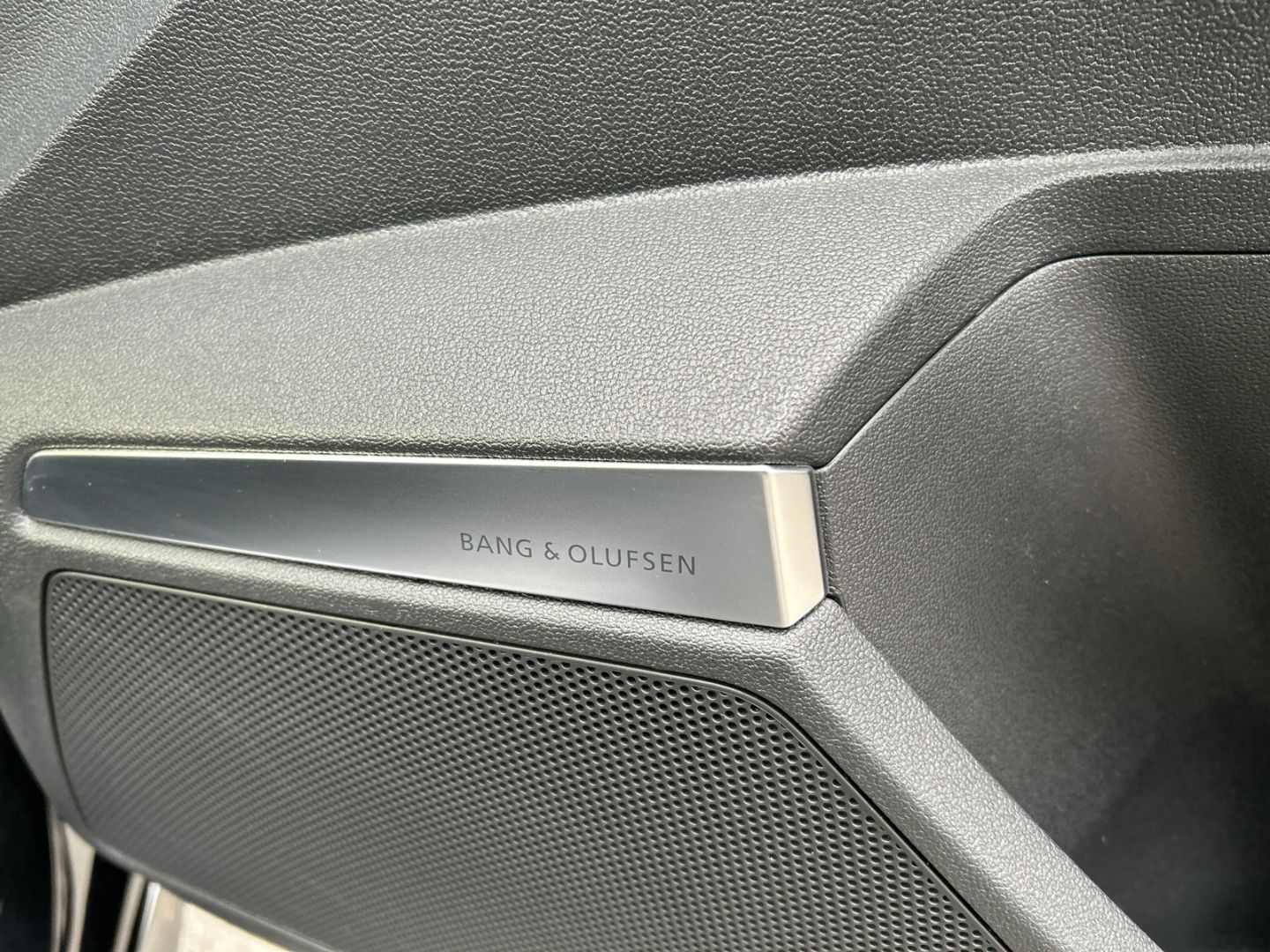 Fahrzeug 19 Fahrzeugabbildung Audi S3 Limousine 2.0 TFSI quattro Matrix-LED+B&O+KAM