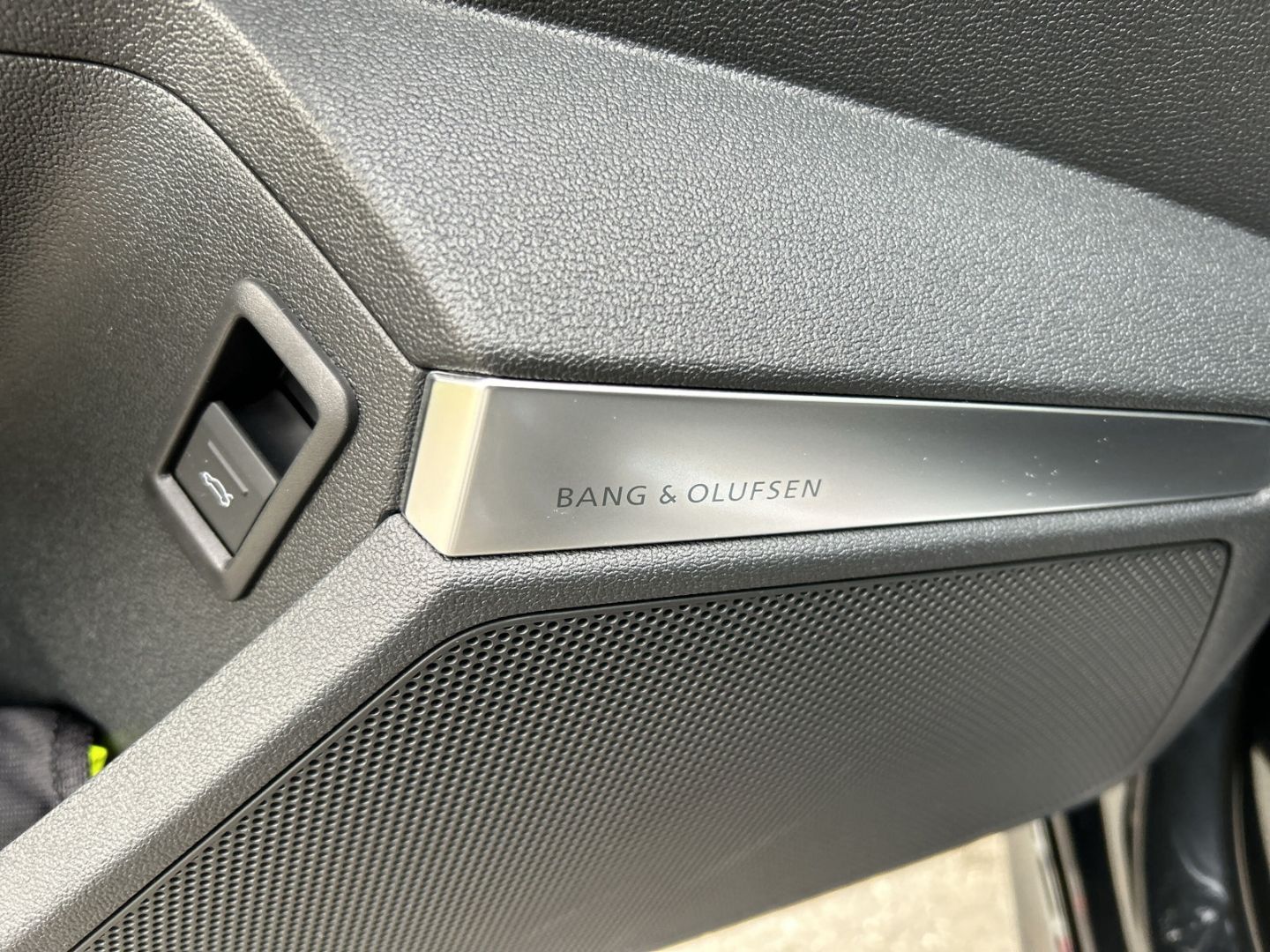 Fahrzeug 20 Fahrzeugabbildung Audi S3 Limousine 2.0 TFSI quattro Matrix-LED+B&O+KAM