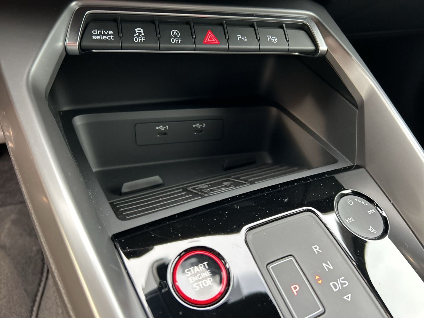 Fahrzeug 21 Fahrzeugabbildung Audi S3 Limousine 2.0 TFSI quattro Matrix-LED+B&O+KAM