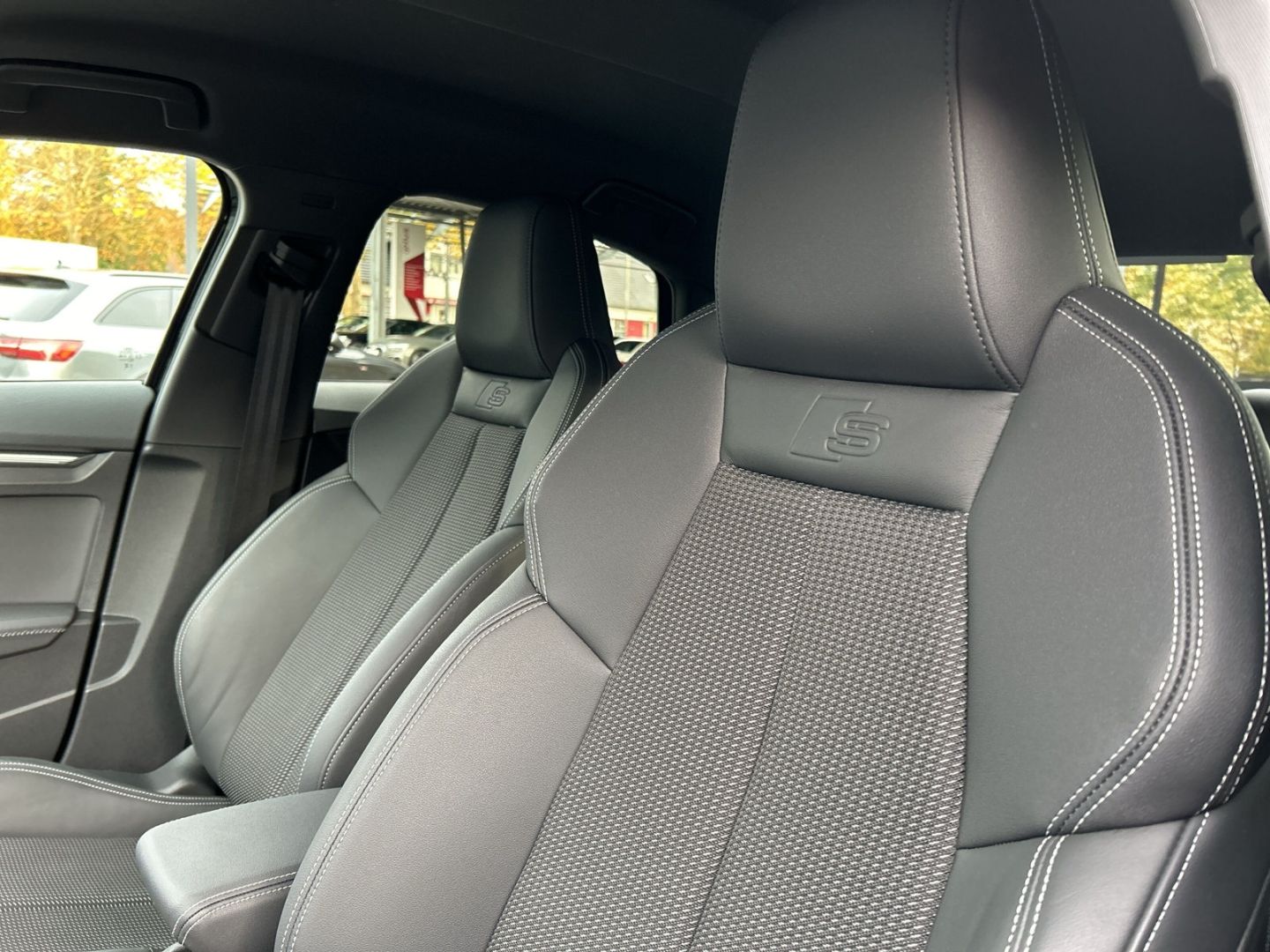 Fahrzeug 22 Fahrzeugabbildung Audi S3 Limousine 2.0 TFSI quattro Matrix-LED+B&O+KAM