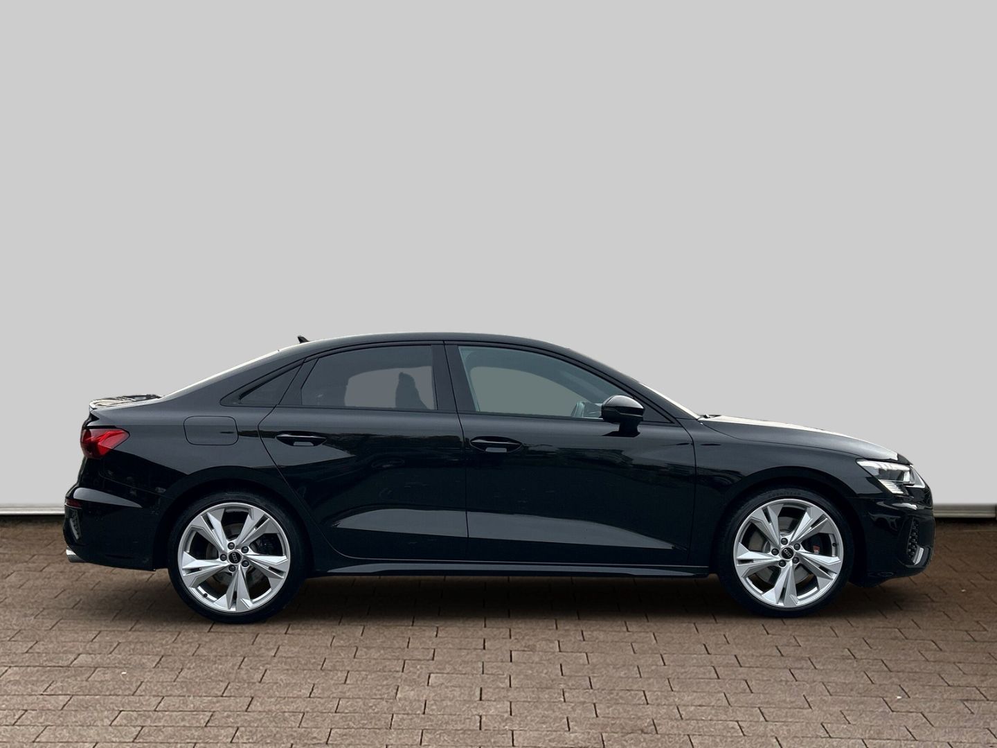 Fahrzeug 6 Fahrzeugabbildung Audi S3 Limousine 2.0 TFSI quattro Matrix-LED+B&O+KAM