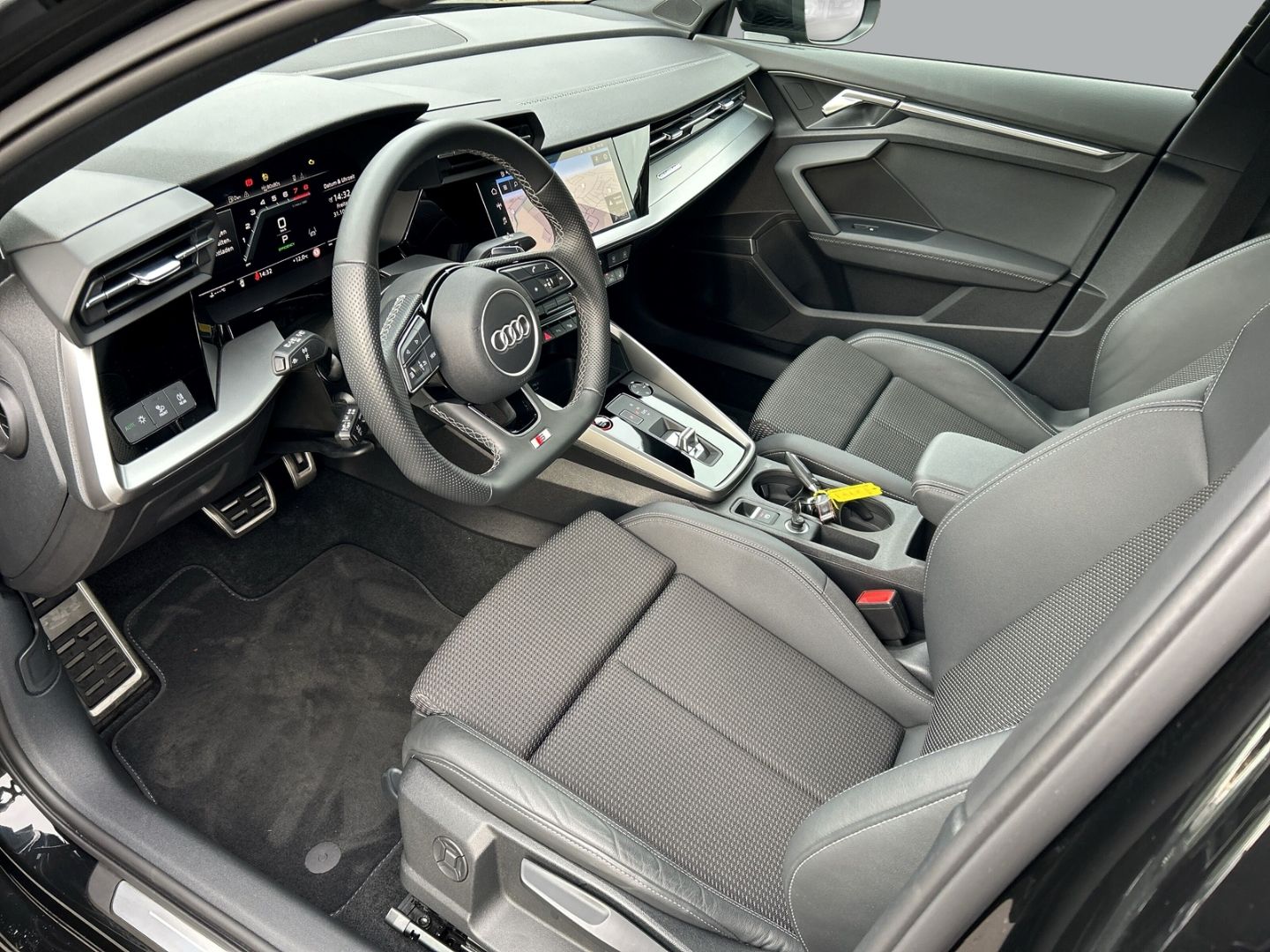 Fahrzeug 10 Fahrzeugabbildung Audi S3 Limousine 2.0 TFSI quattro Matrix-LED+B&O+KAM