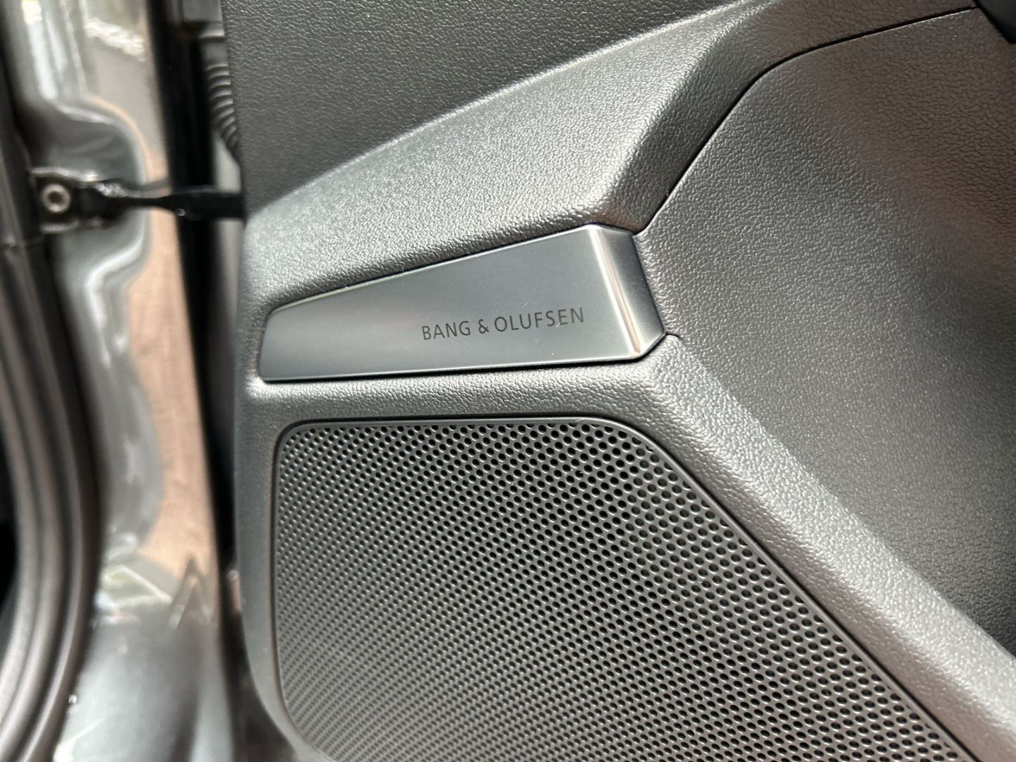 Fahrzeug 19 Fahrzeugabbildung Audi S3 Sportback 2.0 TFSI quattro Matrix-LED+B&O+KAM