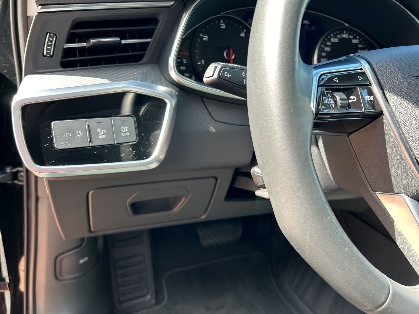 Fahrzeug 13 Fahrzeugabbildung Audi A6 AVANT SPORT 40 TDI KAMERA,LED,CARPLAY Navi