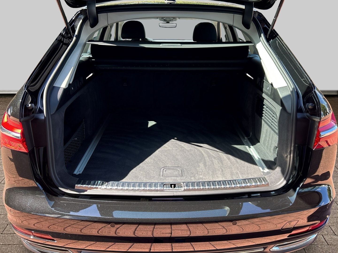 Fahrzeug 16 Fahrzeugabbildung Audi A6 AVANT SPORT 40 TDI KAMERA,LED,CARPLAY Navi