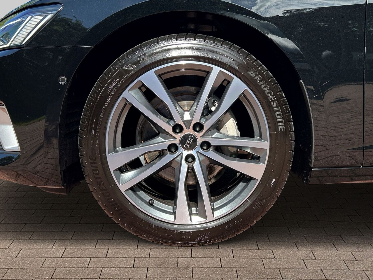 Fahrzeug 17 Fahrzeugabbildung Audi A6 AVANT SPORT 40 TDI KAMERA,LED,CARPLAY Navi