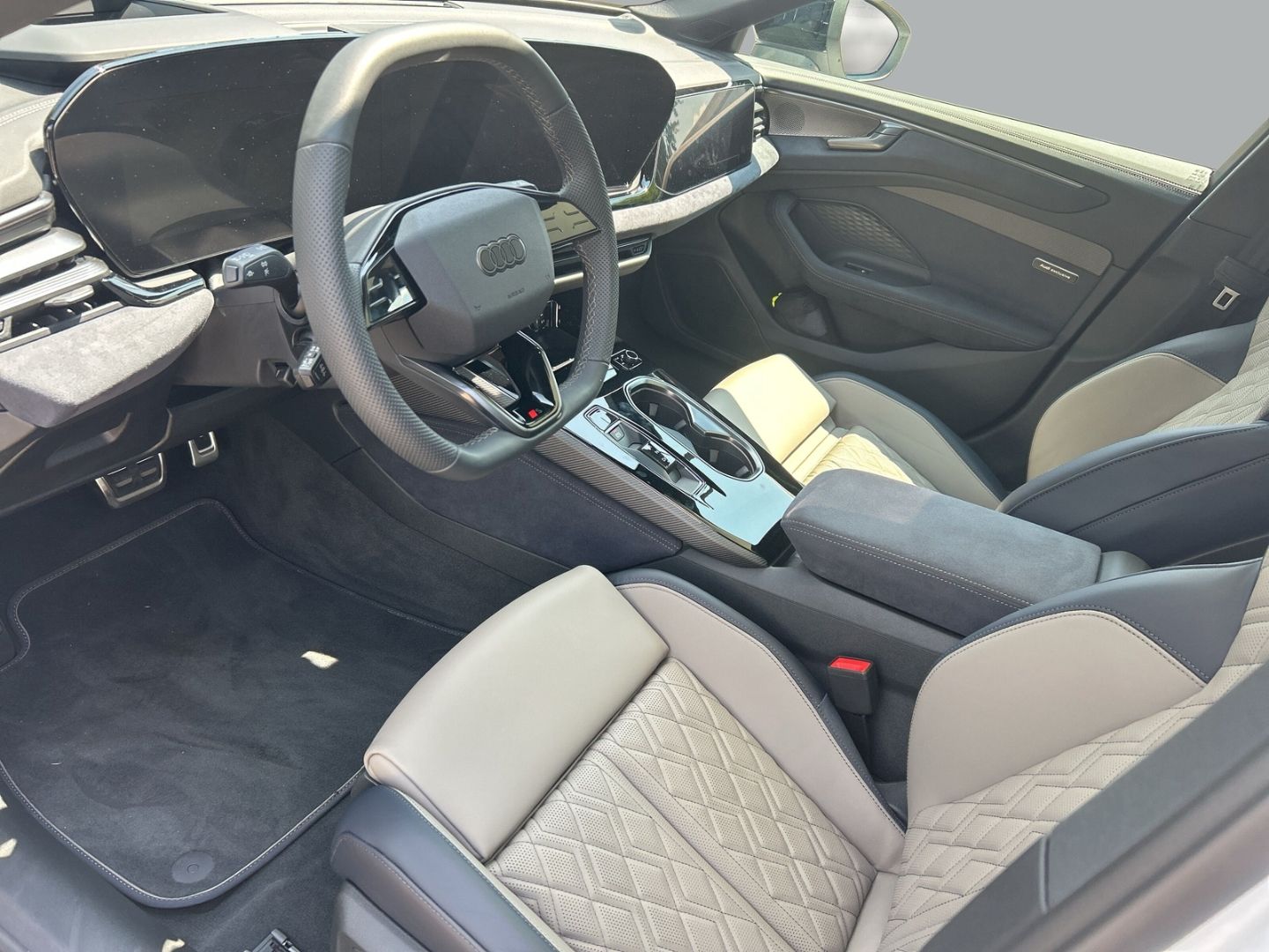 Fahrzeug 12 Fahrzeugabbildung Audi A6 AVANT TFSI 270 kW LED+TECH PRO+B&O+PANO+LUFT