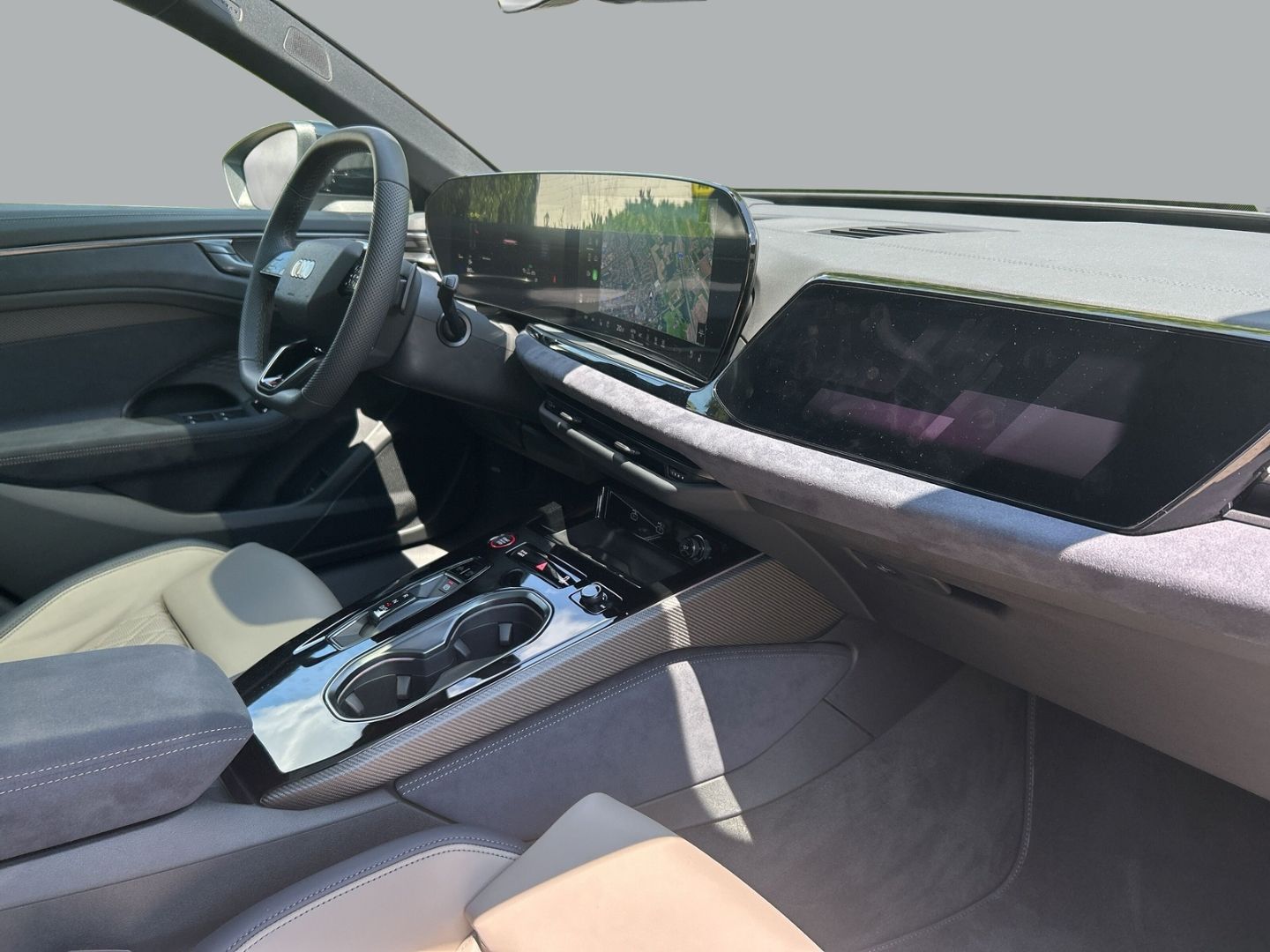 Fahrzeug 18 Fahrzeugabbildung Audi A6 AVANT TFSI 270 kW LED+TECH PRO+B&O+PANO+LUFT