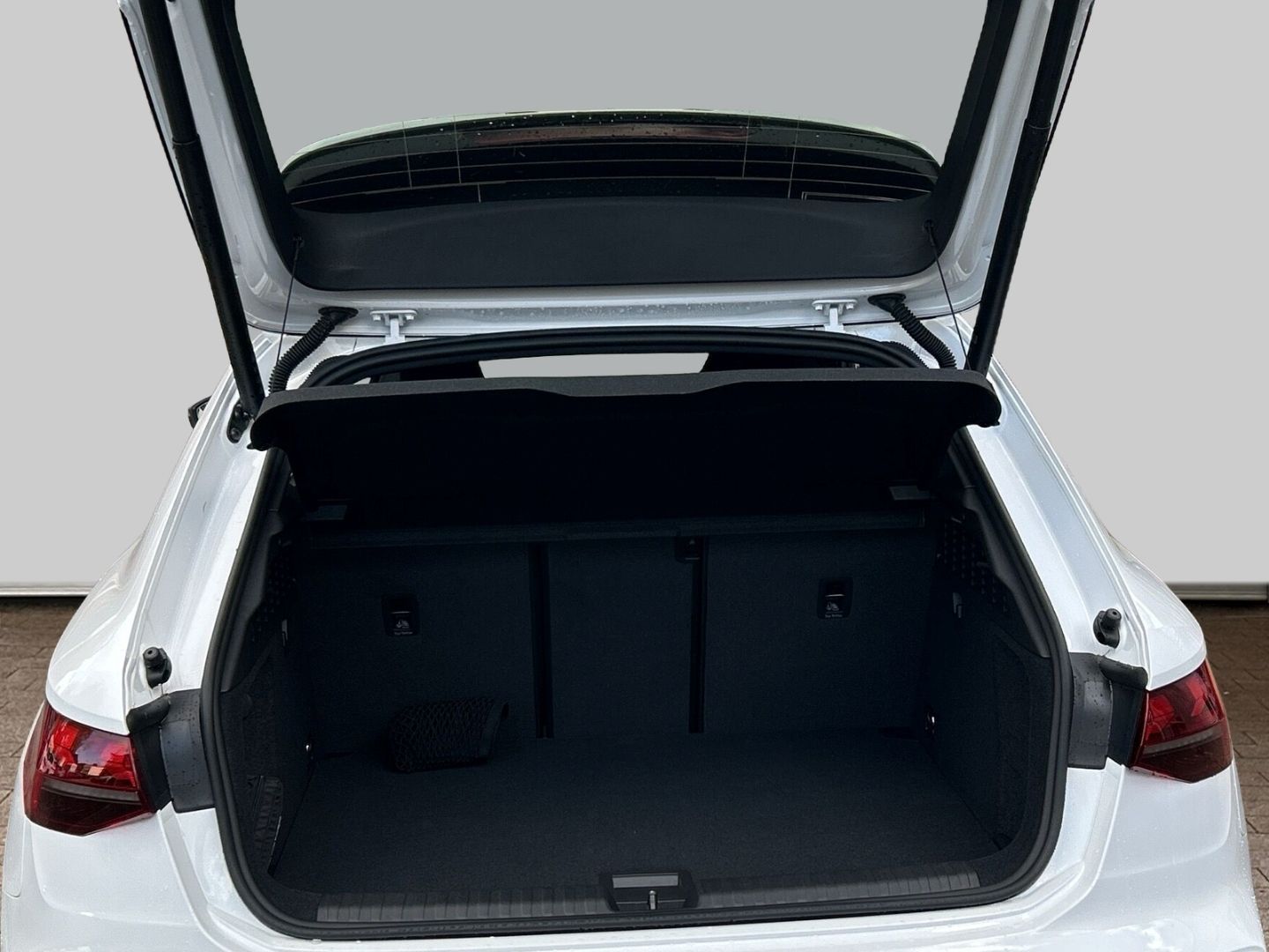 Fahrzeug 17 Fahrzeugabbildung Audi RS3 Sportback 2.5 TFSI quattro HUD+PANO+NAVI+LED